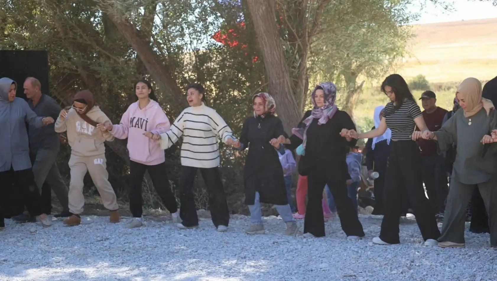 Kayseri'de şenlik tadında etkinlik:  Hamurlar pişti, oyunlar oynandı!