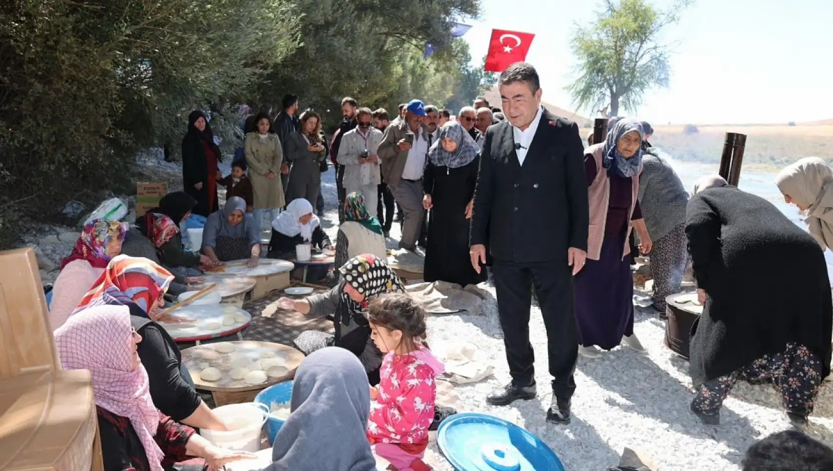 Kayseri'de şenlik tadında etkinlik:  Hamurlar pişti, oyunlar oynandı!