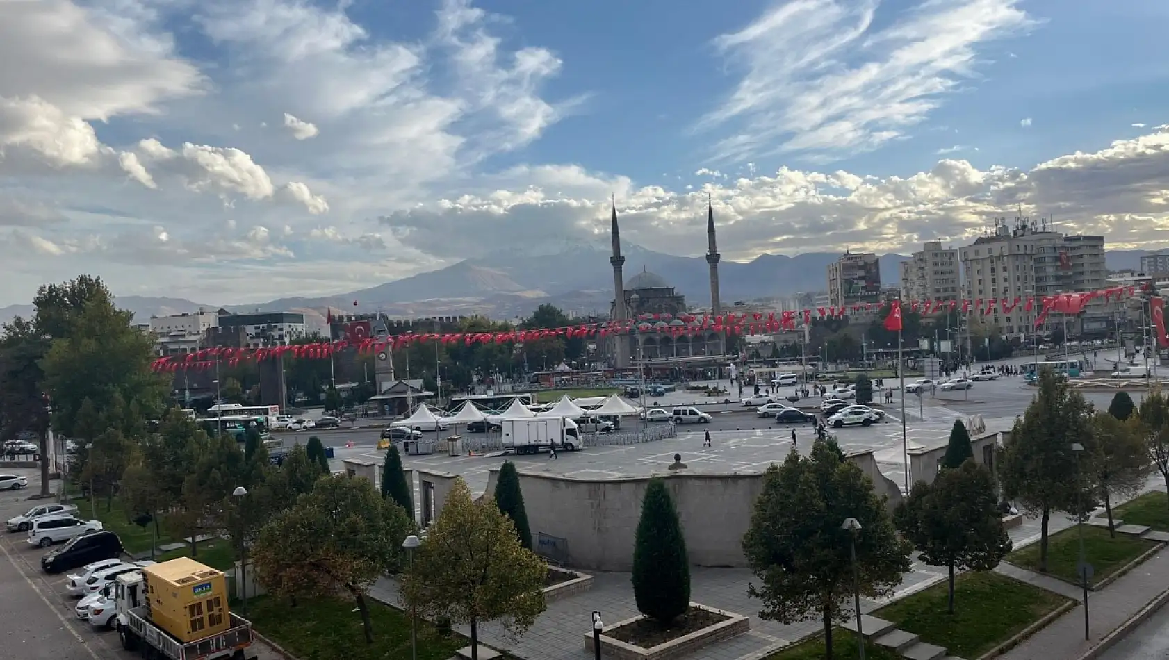 Kayseri gazetelerinde 29 Ekim manşeti ne oldu?  İşte öne çıkan başlıklar!