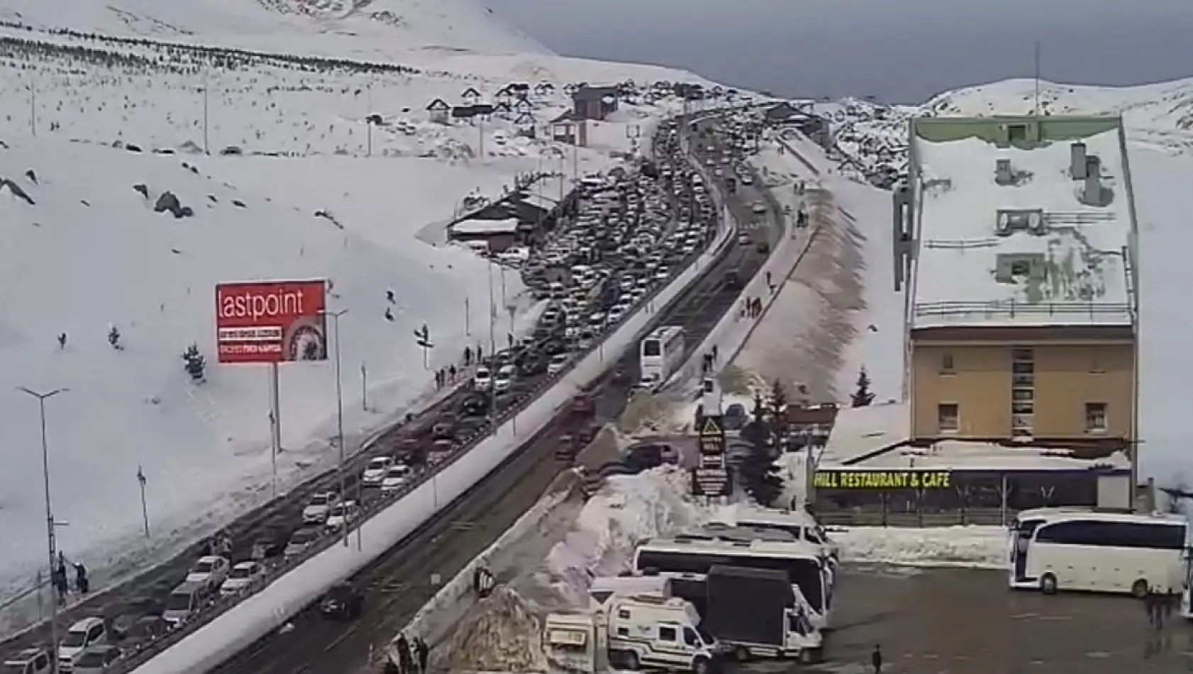 Kayseri'de güzel havayı fırsat bilen Erciyes'e akın etti!