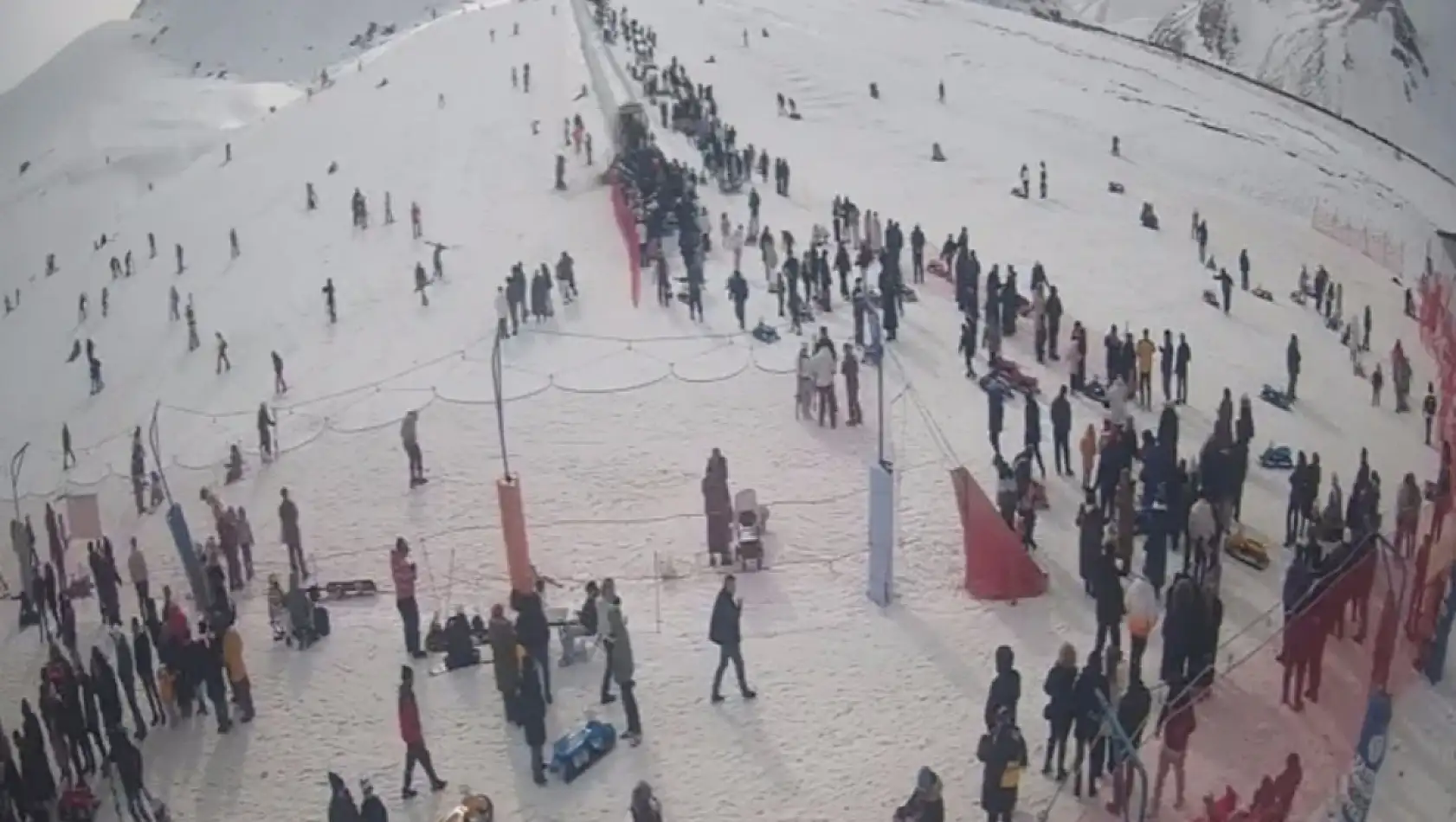 Kayseri'de güzel havayı fırsat bilen Erciyes'e akın etti!