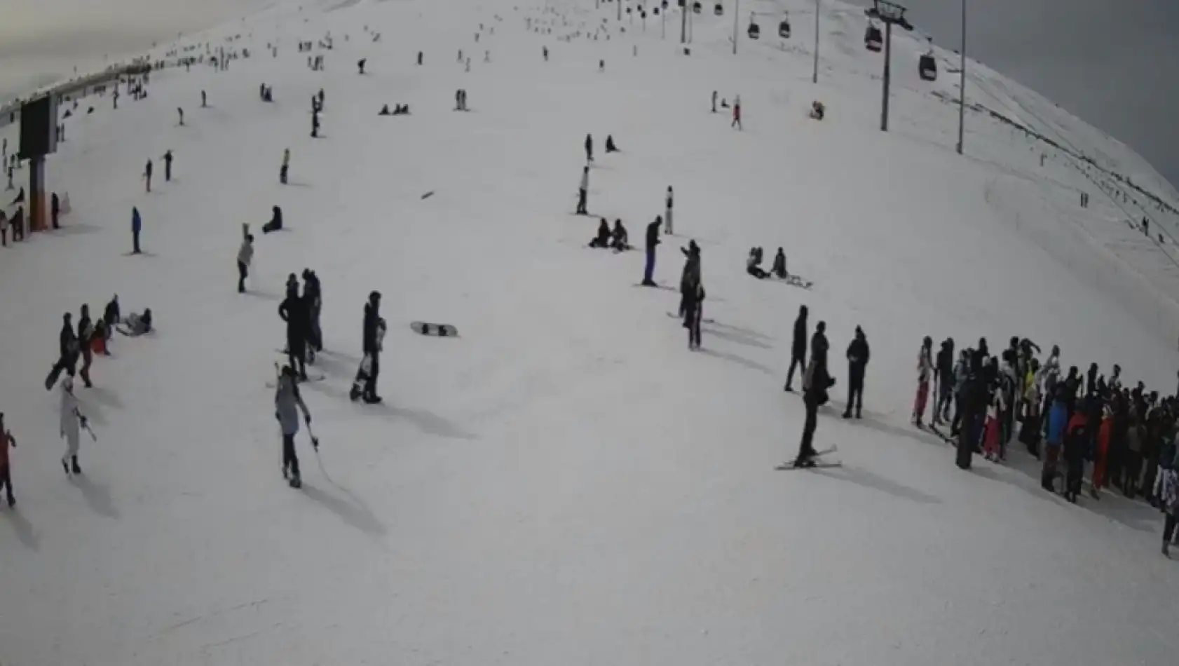 Kayseri'de güzel havayı fırsat bilen Erciyes'e akın etti!