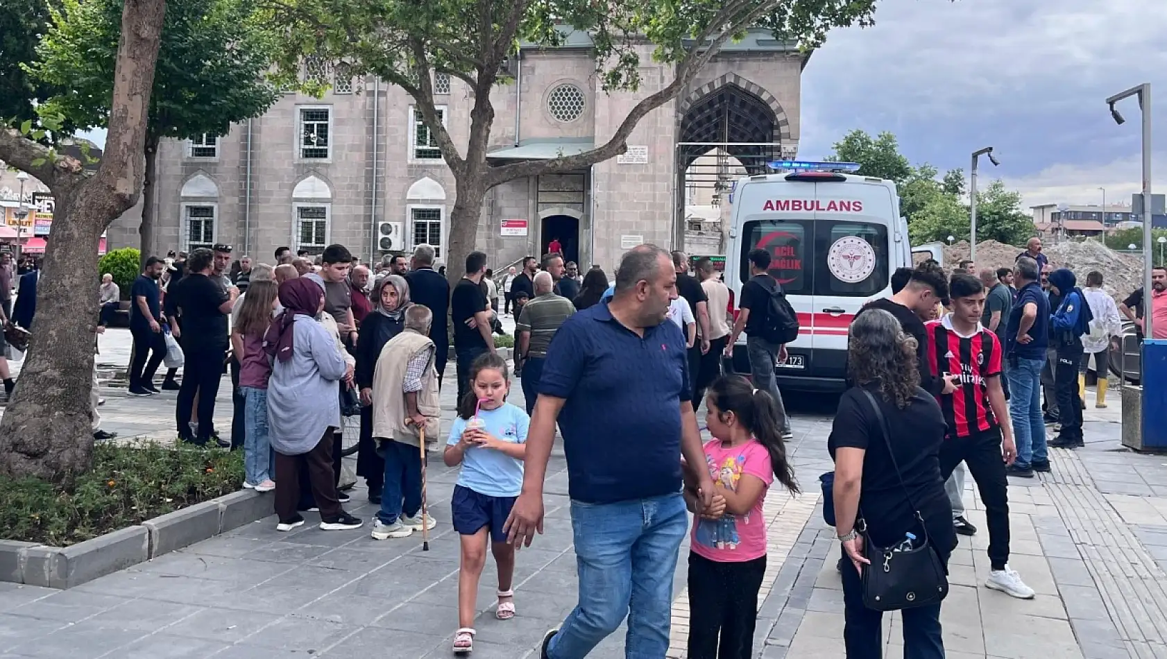 Kayseri'de beton harcı vatandaşların üzerine döküldü: İşte sıcak görüntüler!