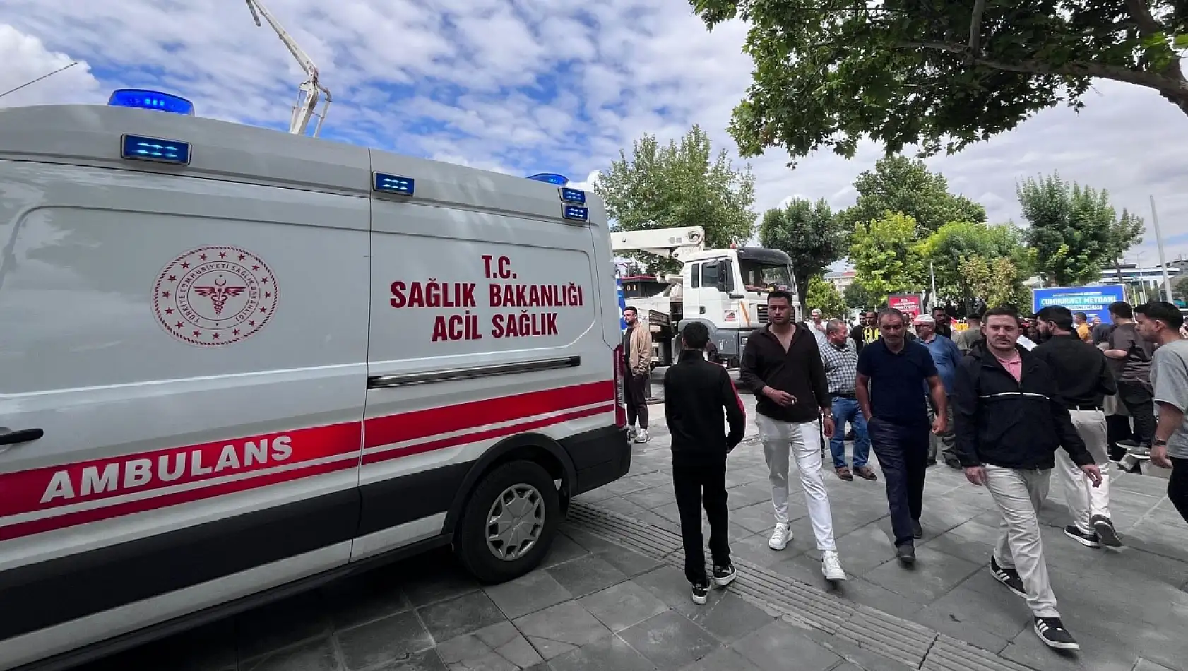 Kayseri'de beton harcı vatandaşların üzerine döküldü: İşte sıcak görüntüler!