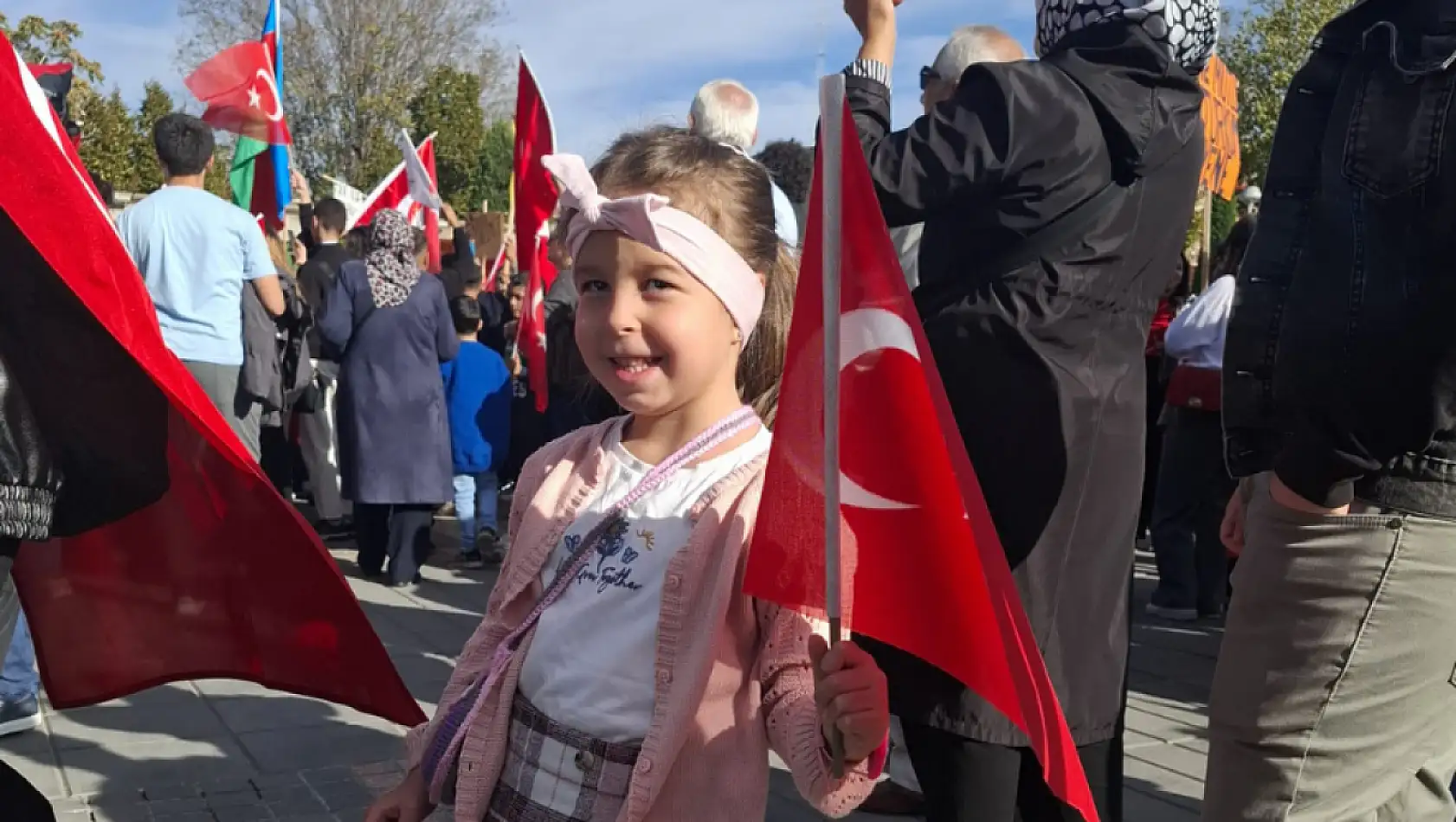 Kayseri'de Cumhuriyet Bayramı sokaklara taştı – Renkli anlar dikkat çekti!