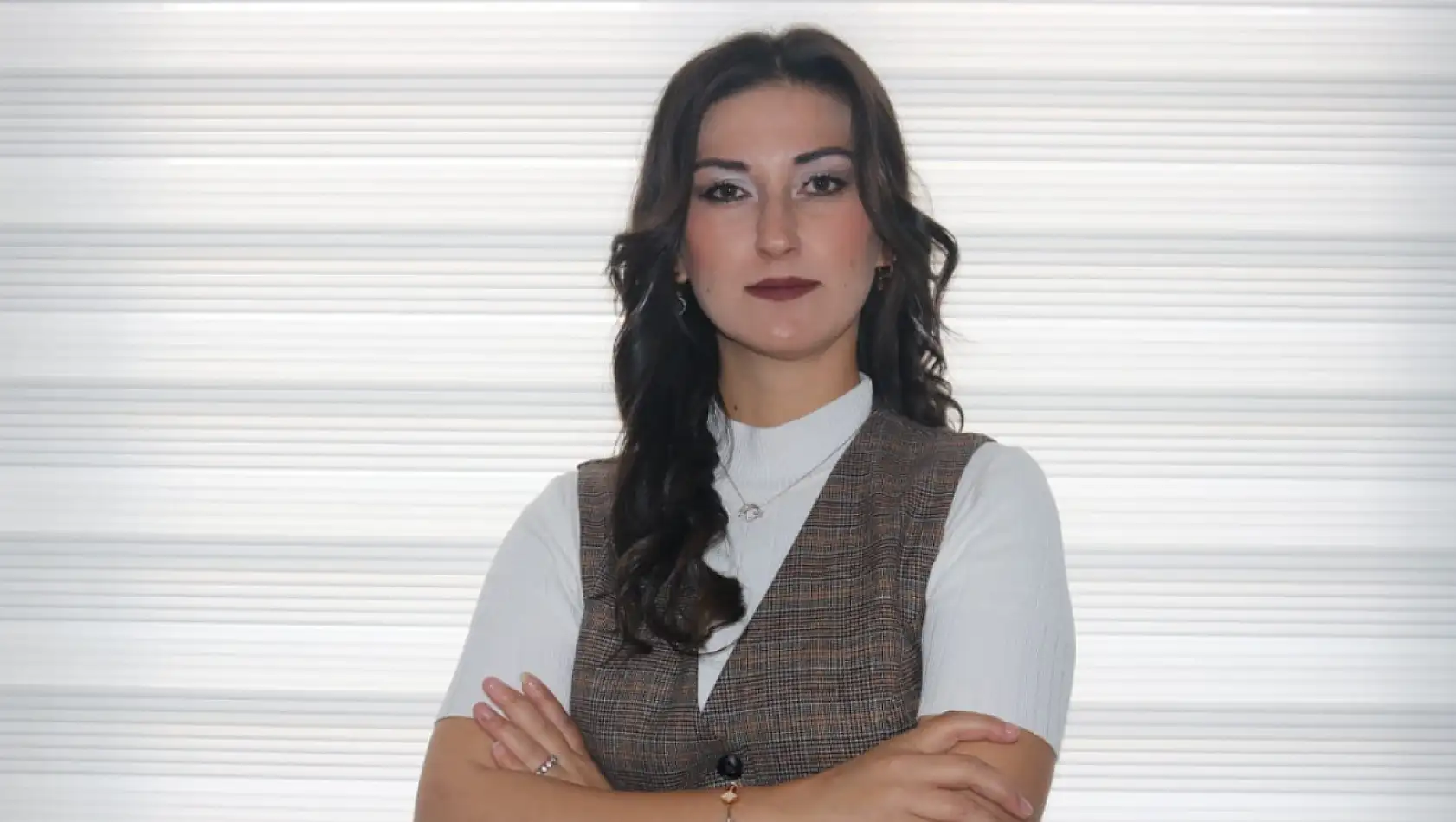 Gazeteci muhtar adayı Dilek Fidan sahada!