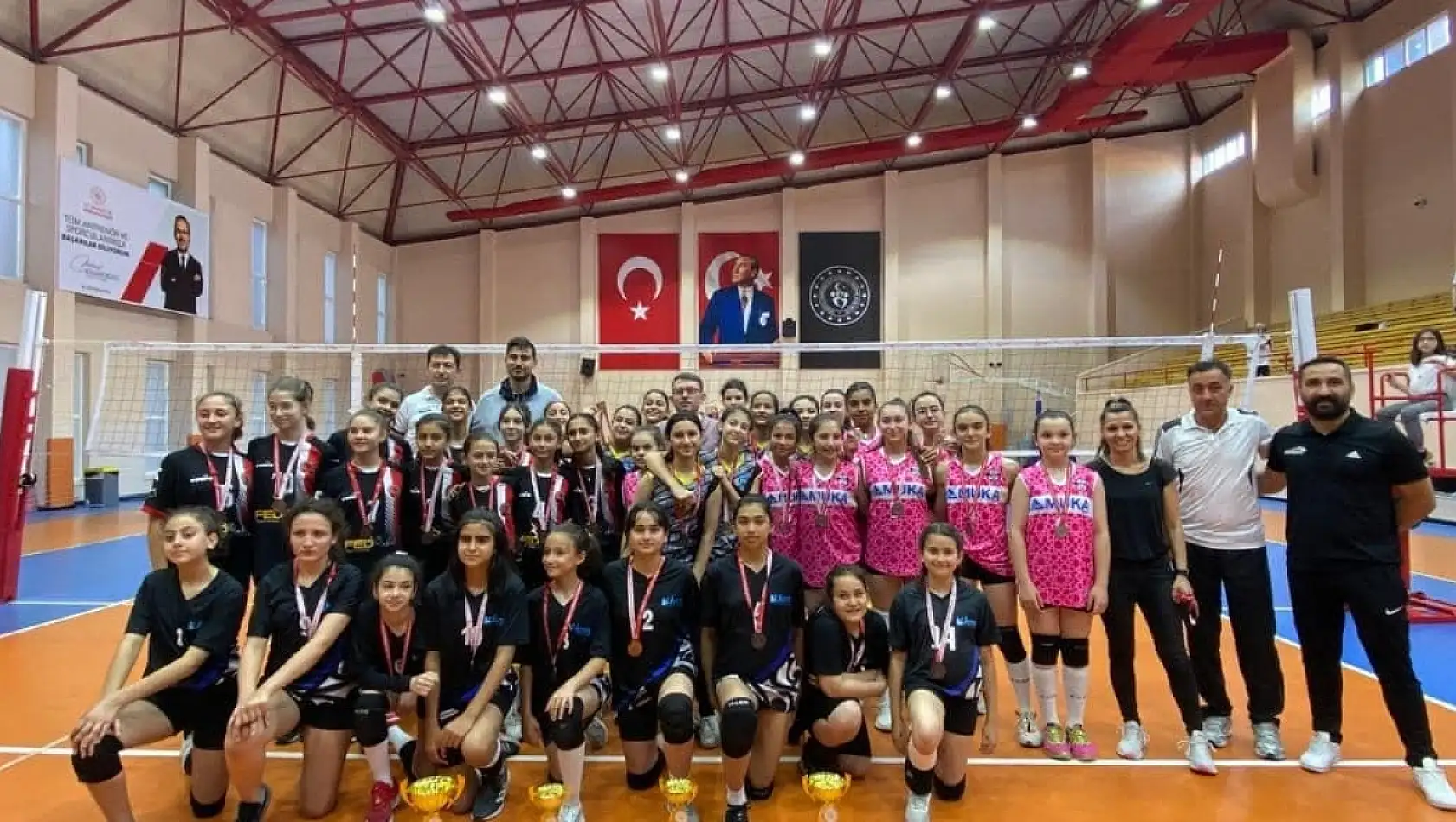 Geleceğin sultanlarına voleybol şenliği