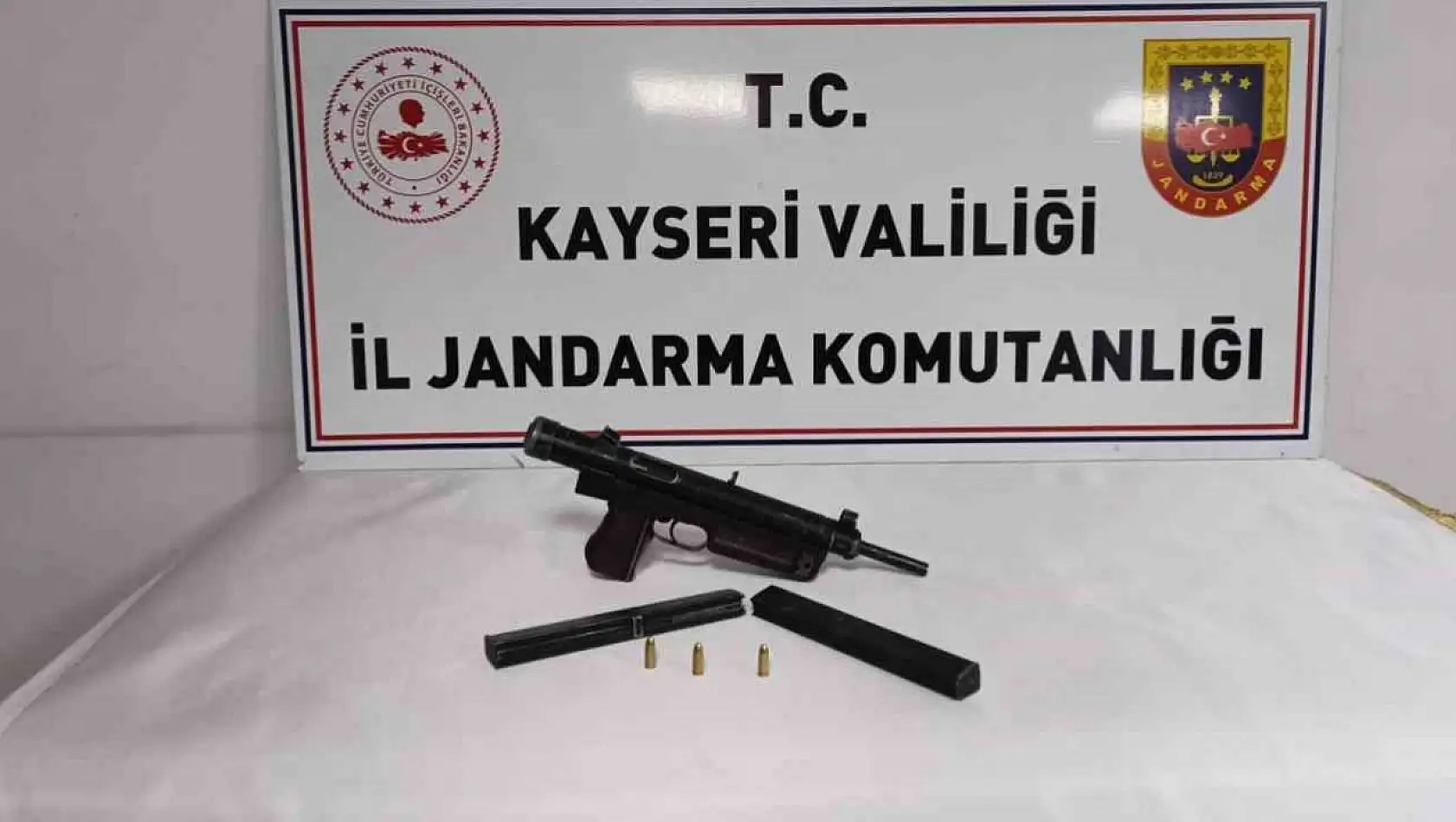 Kayseri'de jandarma otomatik tabanca ele geçirdi