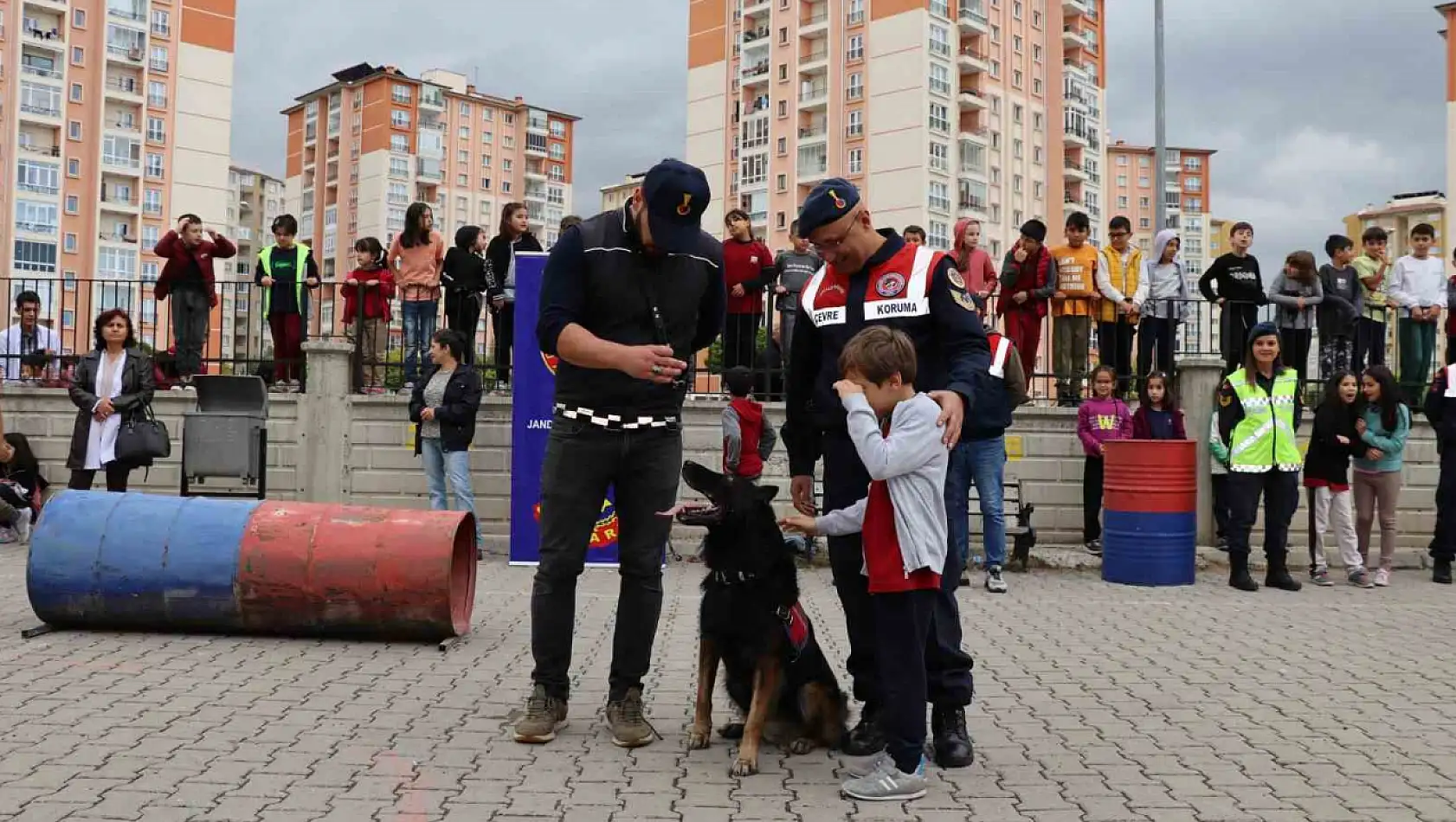 Jandarmadan öğrencilere eğitim