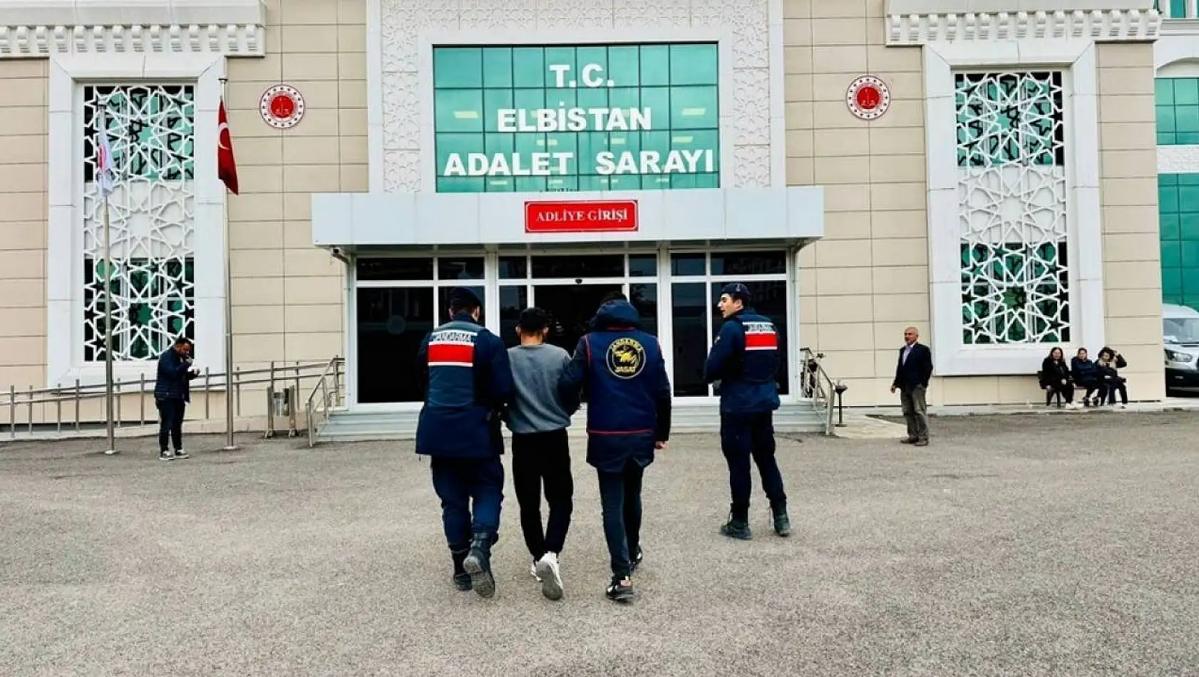 Kahramanmaraş'ta onlarca yıl hapis cezası ile aranan şahıs yakalandı.