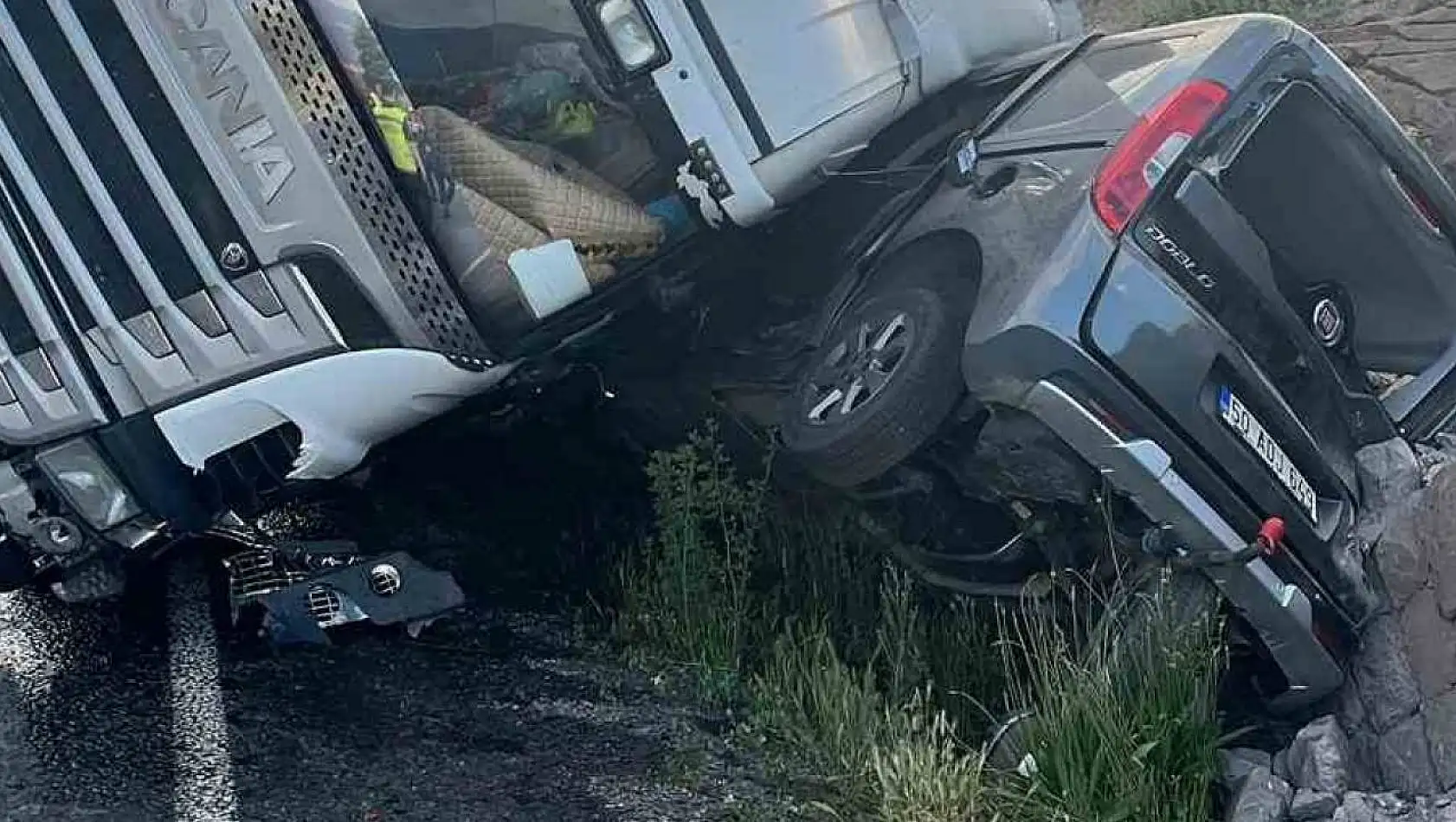 Kayseri-Nevşehir Karayolunda Kaza: Sağlık Çalışanları Yaralı