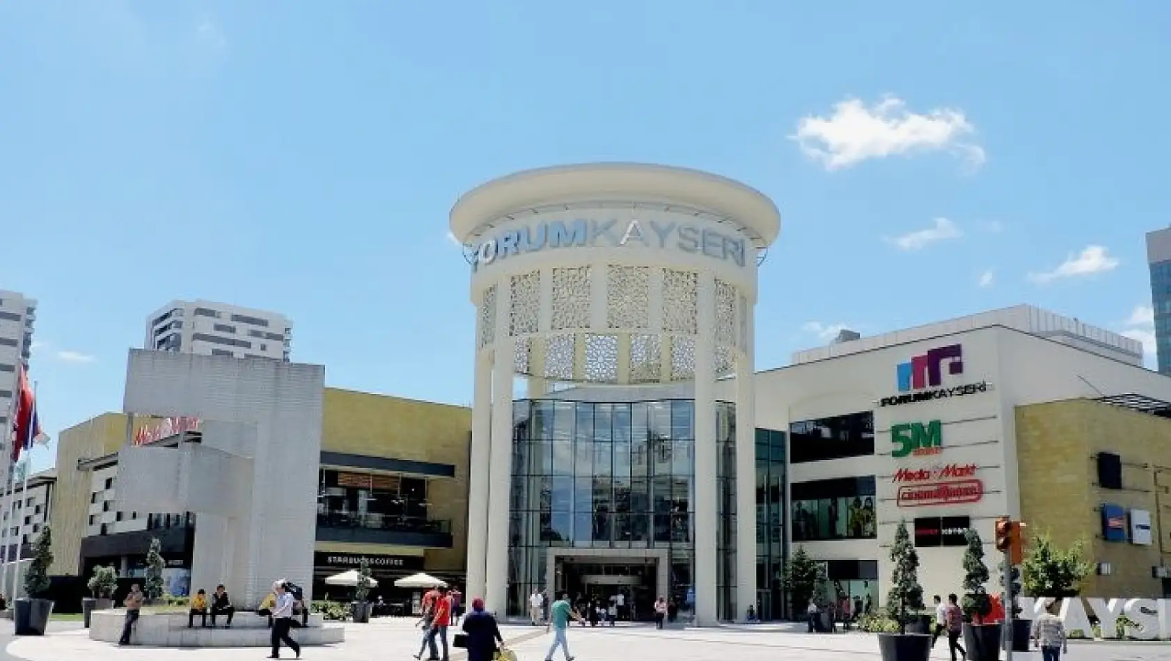 Kayseri'de büyük izdiham! Market rafları yağmalandı