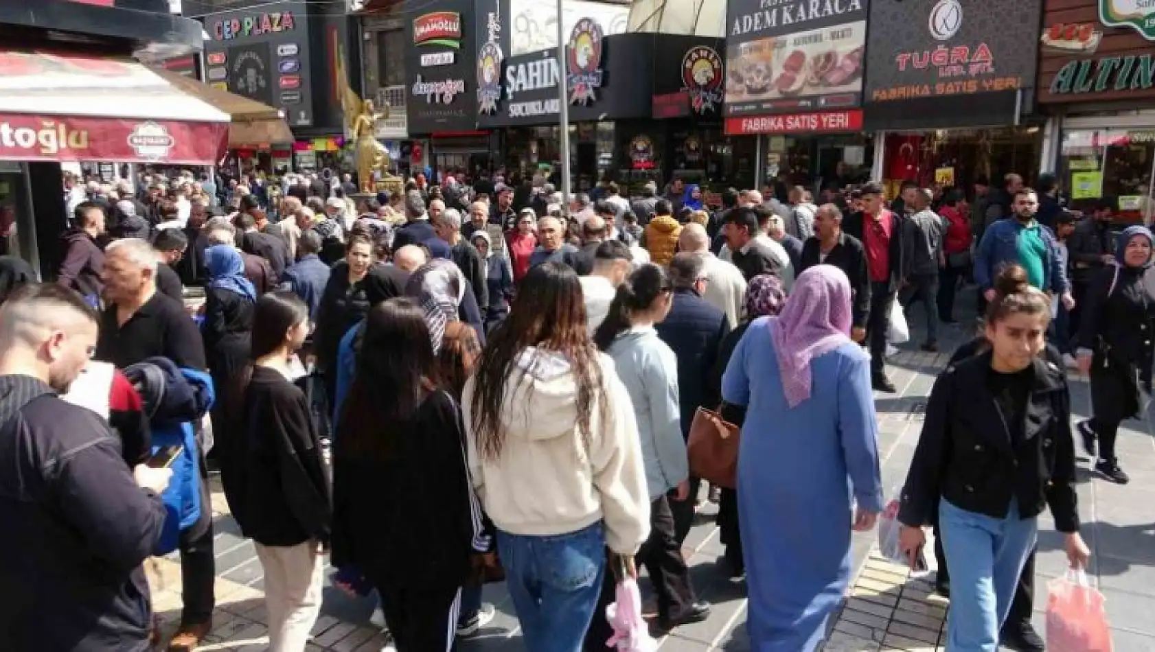 Kayseri'de ihtimal kuyruğu: 15 dakikada 50 adet!
