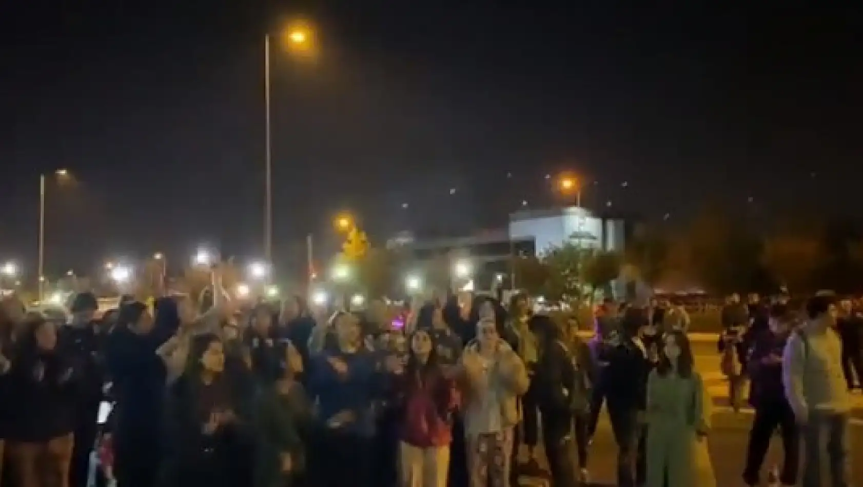 Kayseri'de KYK Kız Yurdu'nda protesto!