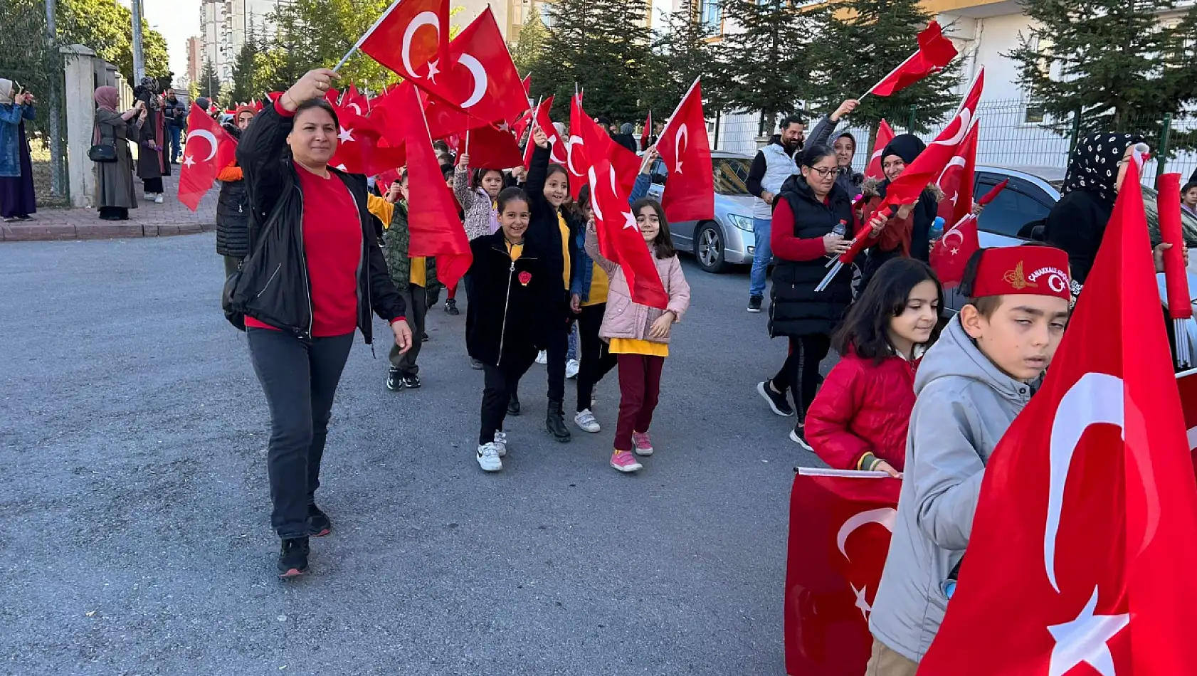 Kayseri'de öğrenciler Cumhuriyet için yürüdü!