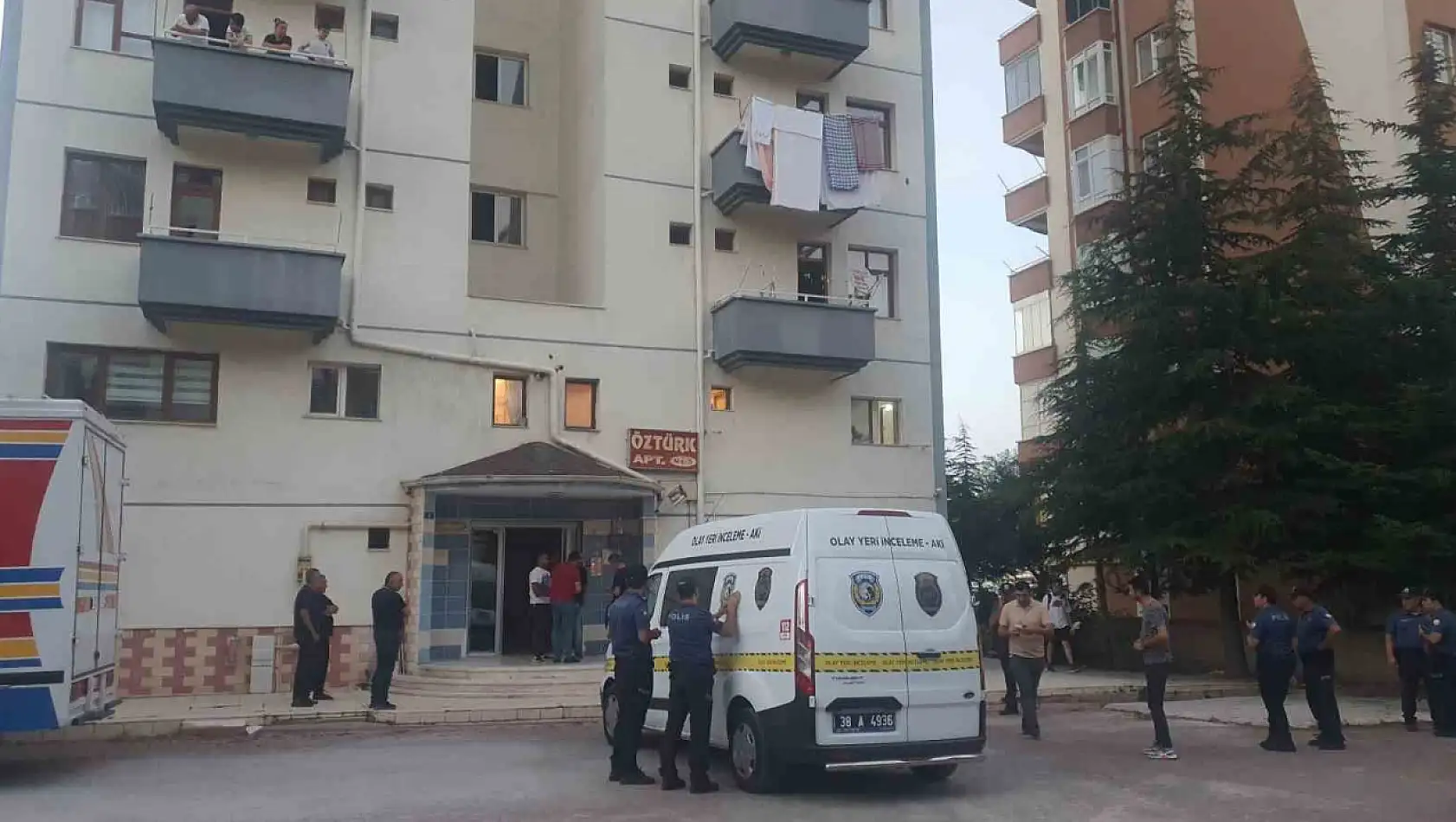 Apartmanda kan çıktı