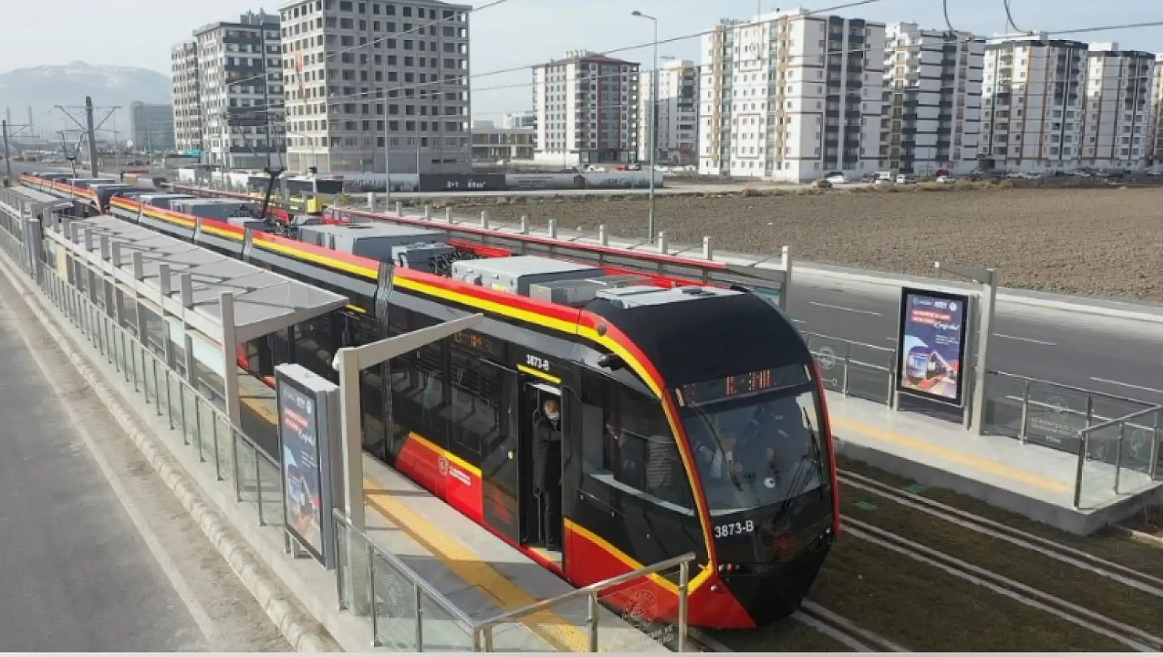 Kayseri'de Ulaşımda Kriz Yaşanıyor: Tramvaya Uzak, Otobüs Nadir Geliyor!