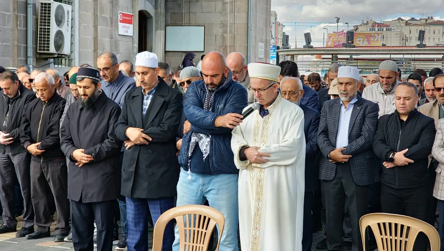 Kayseri'de  Yahya Sinvar için gıyabi cenaze namazı!