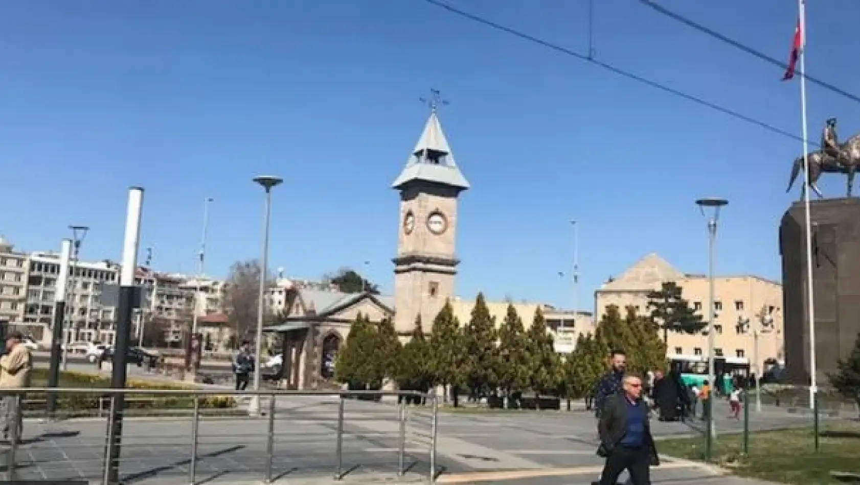 Kayseri'de Yoğunluk – Kuyruk Oluşturuyorlar!