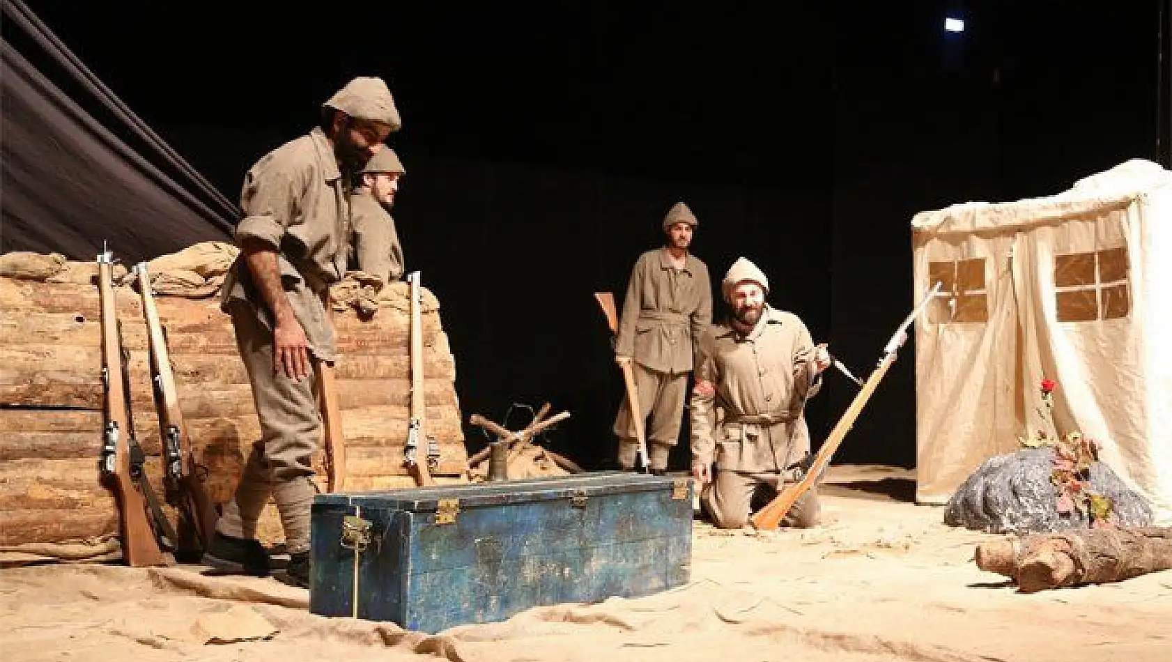 'Çanakkale Mahşeri, Kardeşlik Destanı' Sahnelendi 