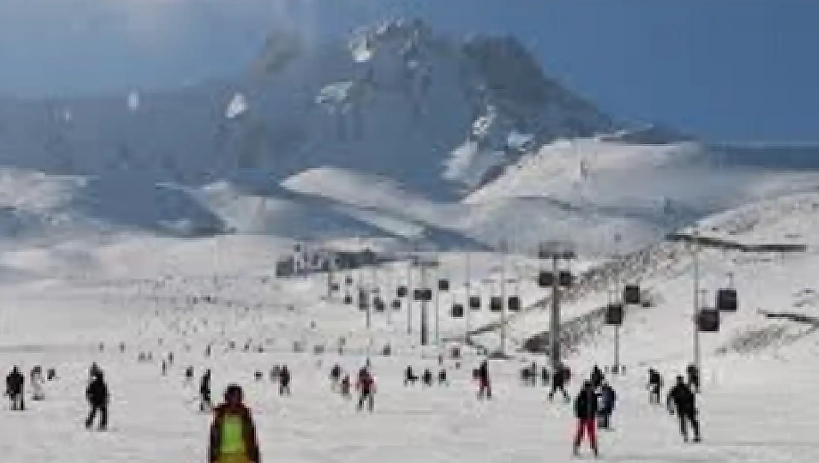 Erciyes'e kar yağdı, işletmeciler bayram etti