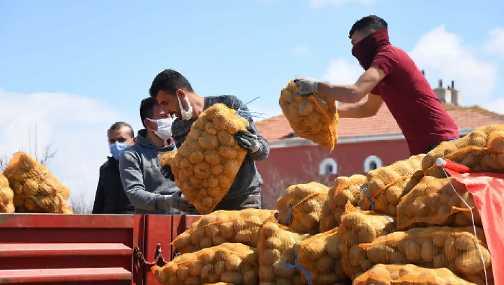 Elde kalan patatesler yola çıktı 