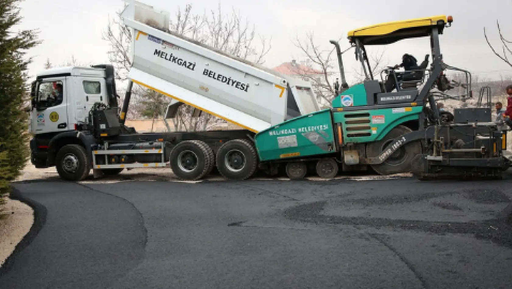 Melikgazi yol yapmaya devam ediyor