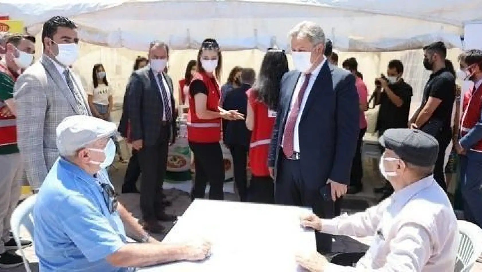 Melikgazi 'den Kızılay 'ın yardım kermesine destek