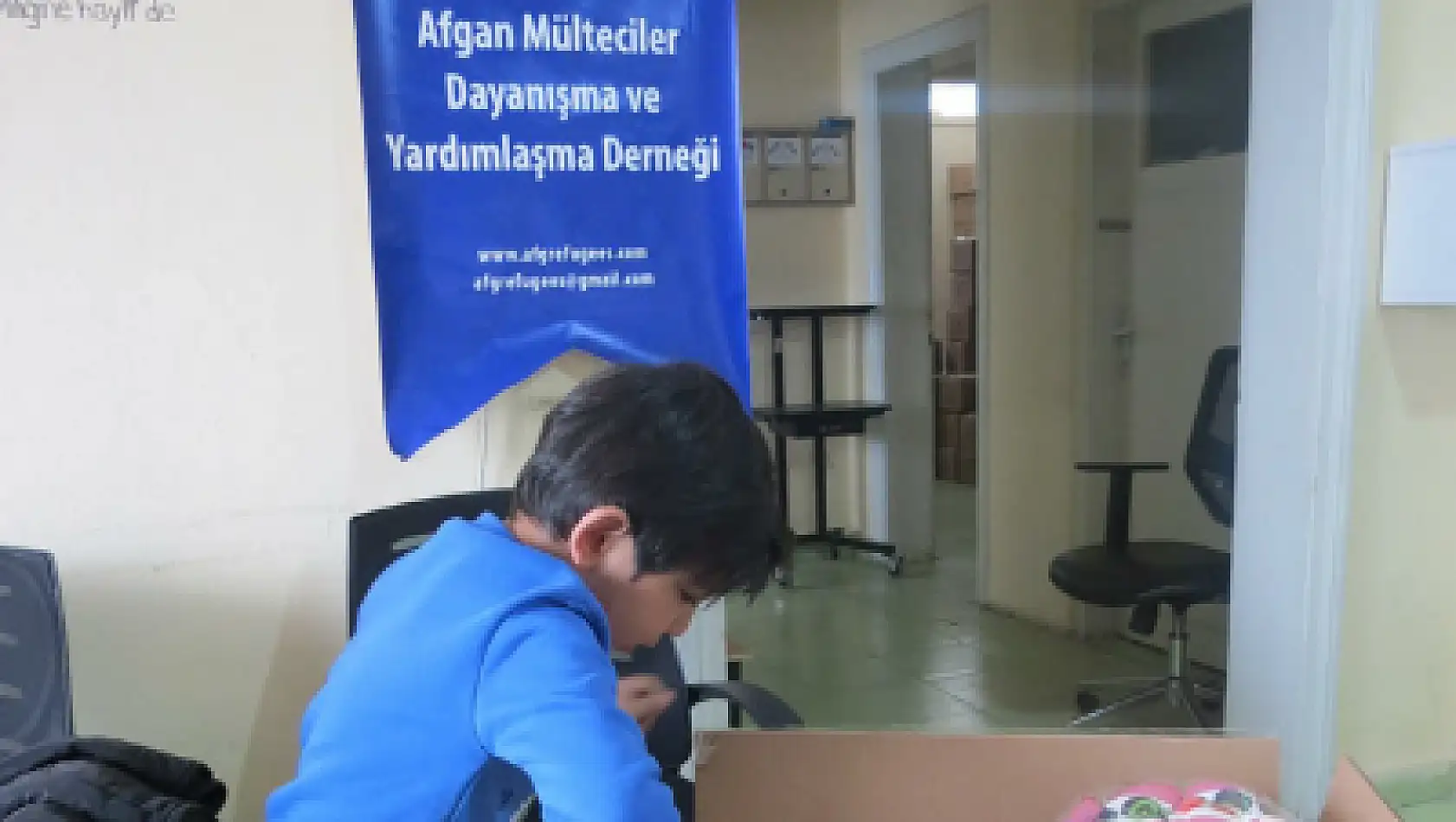 Afgan derneği çocukların yüzünü güldürdü