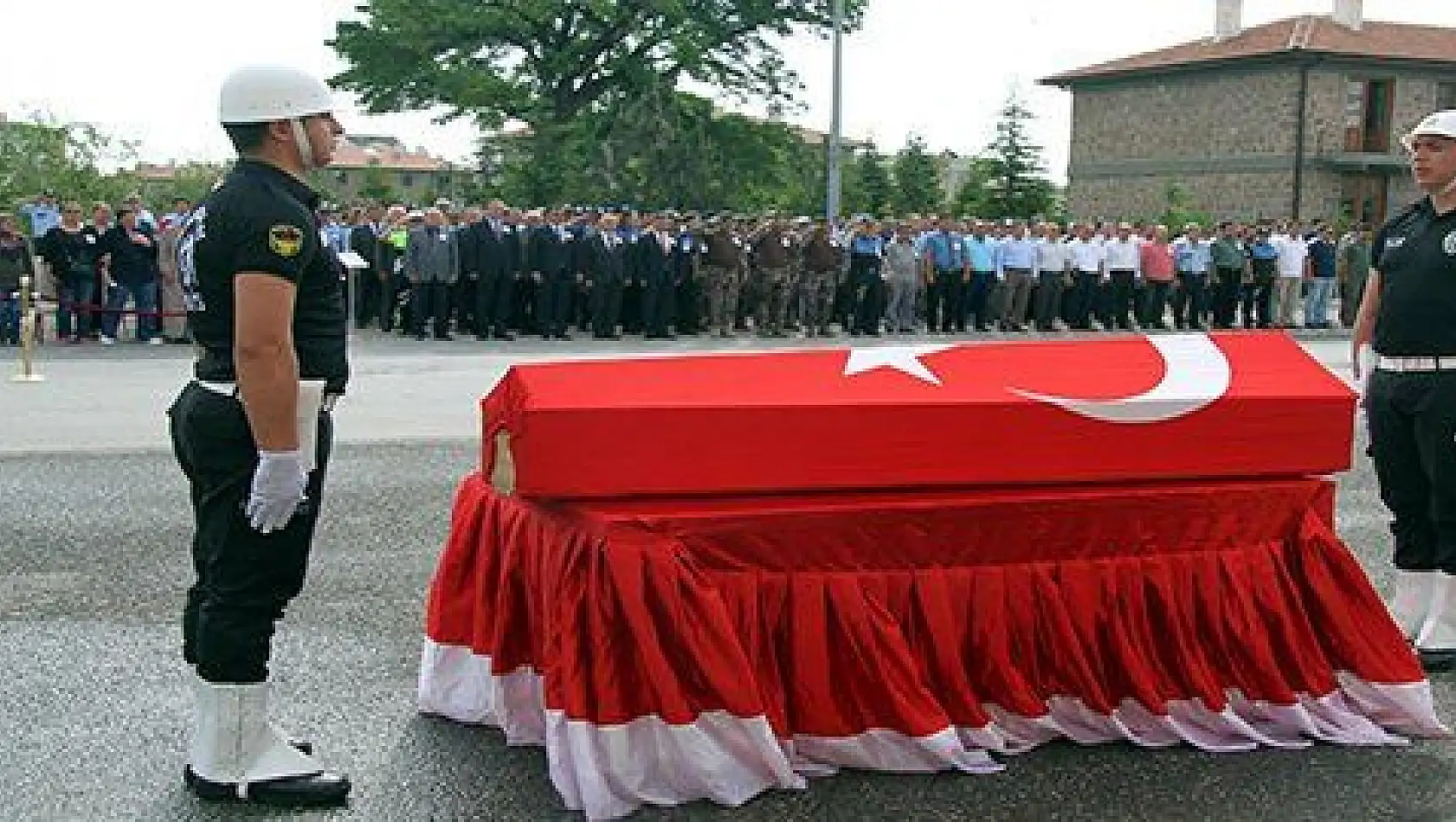 Kayseri'de kalp krizinden ölen polis için tören