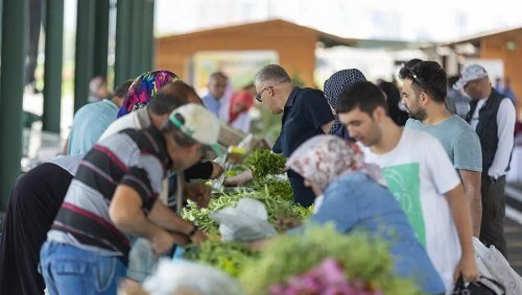 Doğal ürünler bahçesi pazarı açıldı