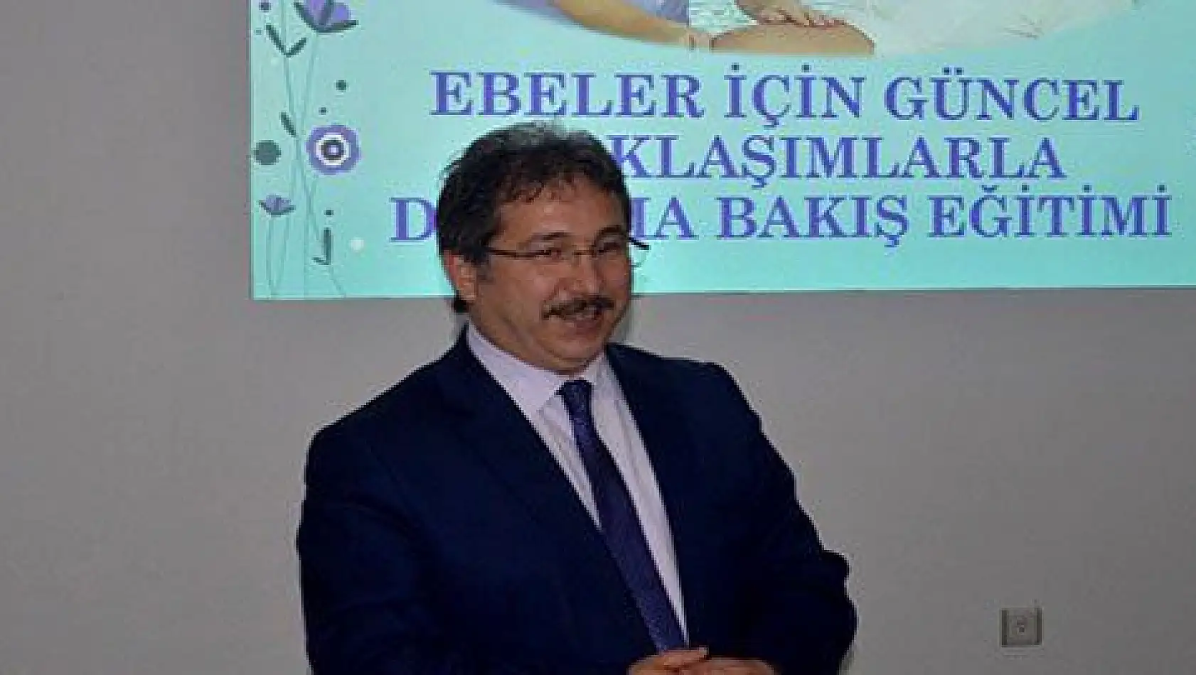 Sağlık Tesislerinde Çalışan Ebelere 'Doğuma Güncel Yaklaşım Eğitimi' verildi