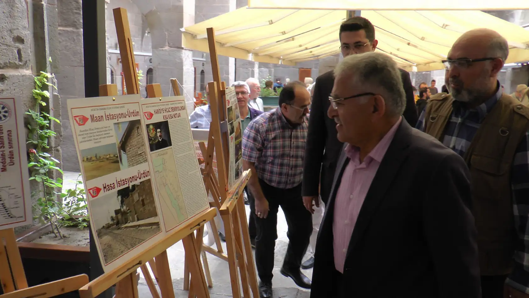 Görev başında çektiği fotoğraflardan sergi açtı