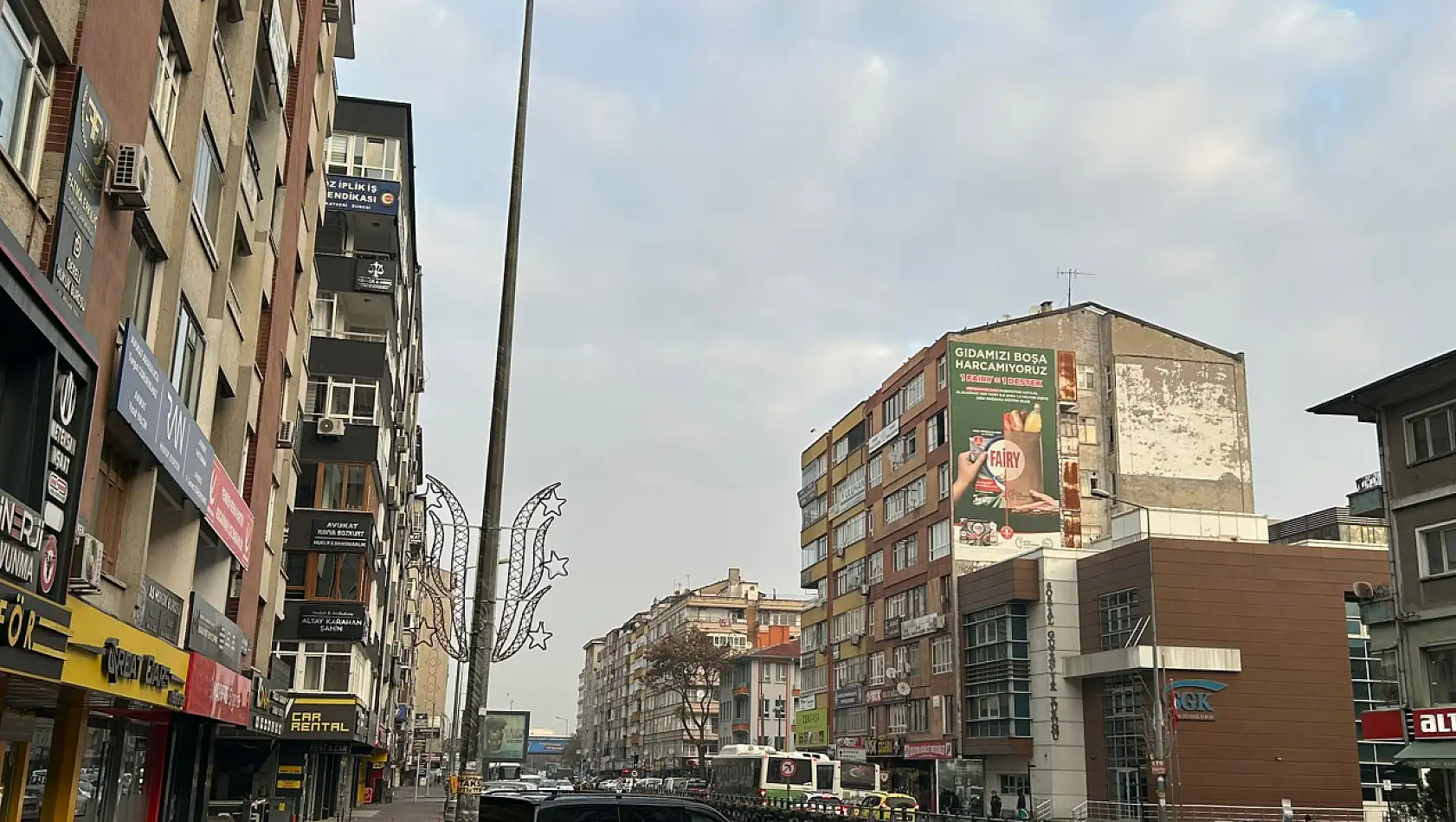 Kayseri'nin bu caddesinde kiralık ve satılık ilanları bitmiyor!