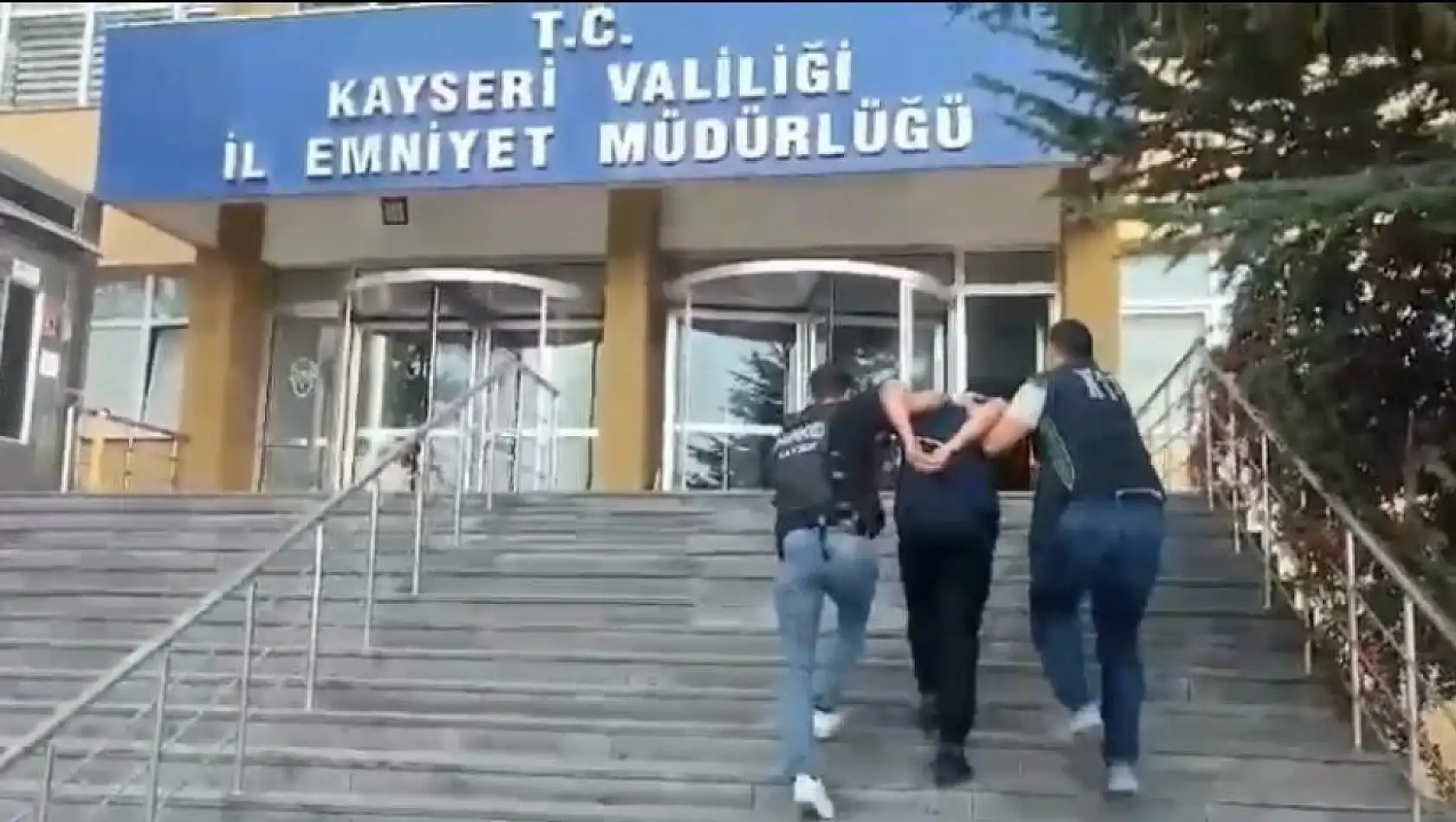 Kayseri Polisi geçit vermiyor!