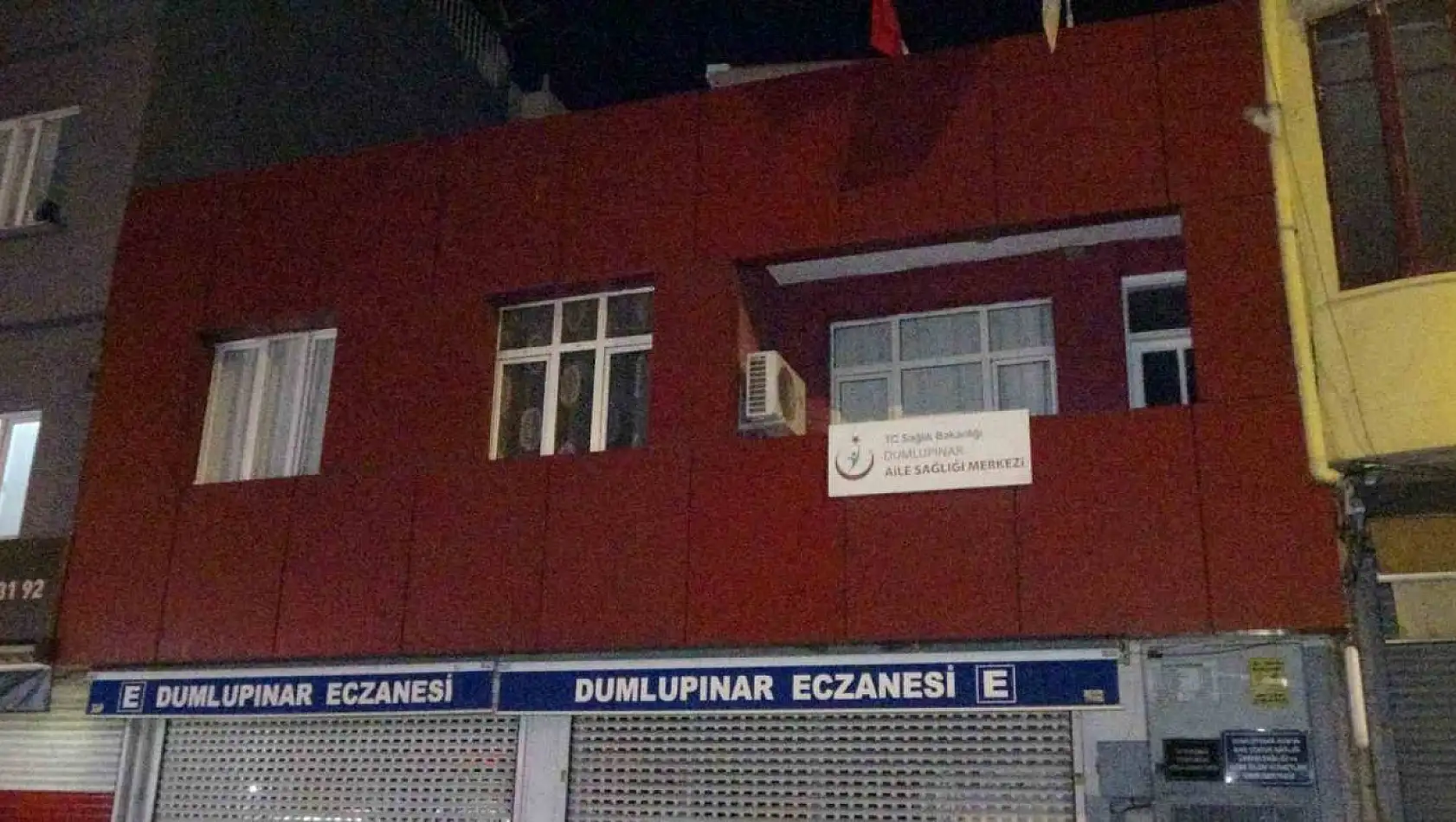 Doktoru 'elektrikli çaydanlık' ile dövdü!