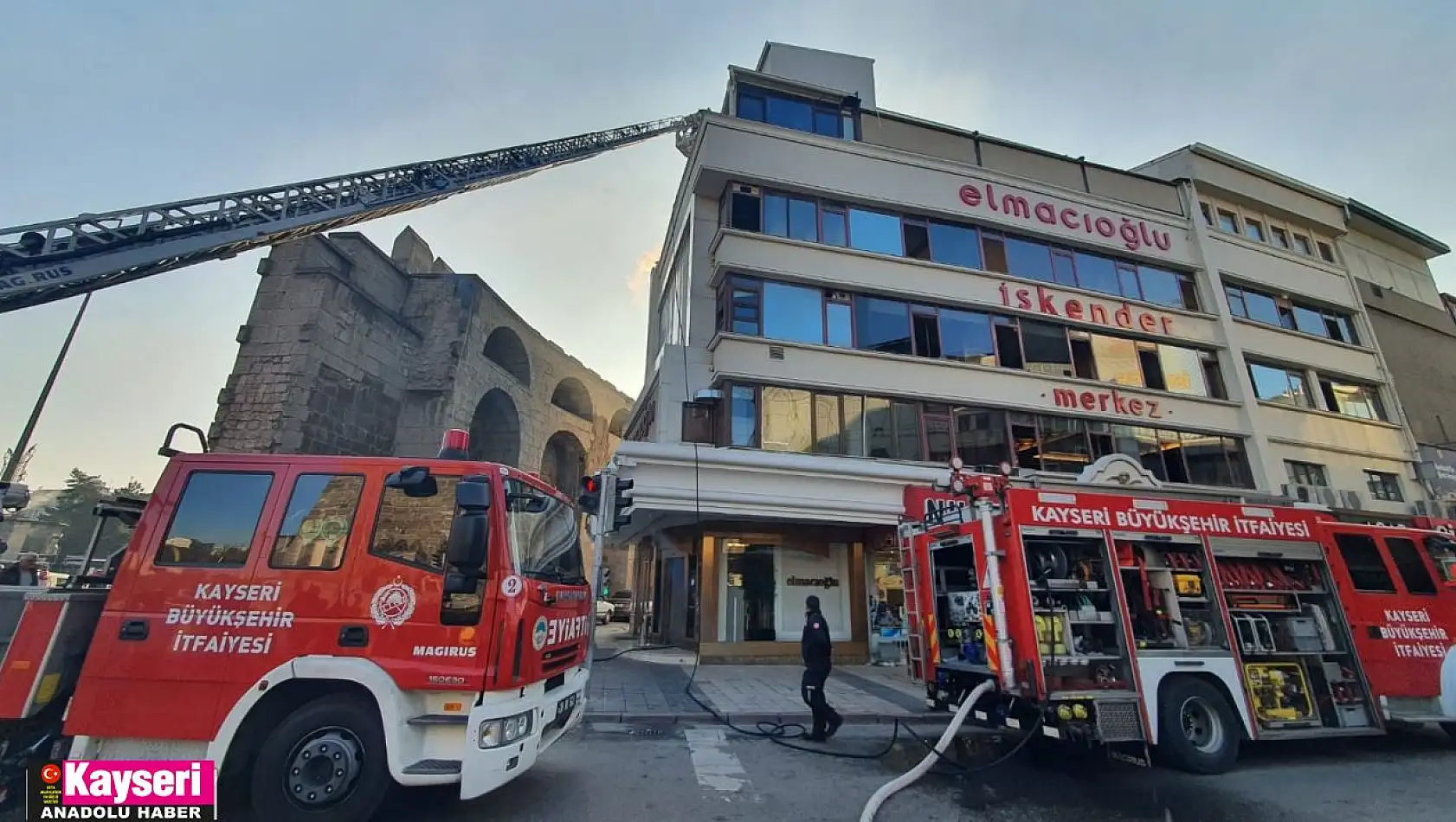 Lokantada yangın çıktı, ekipler seferber oldu