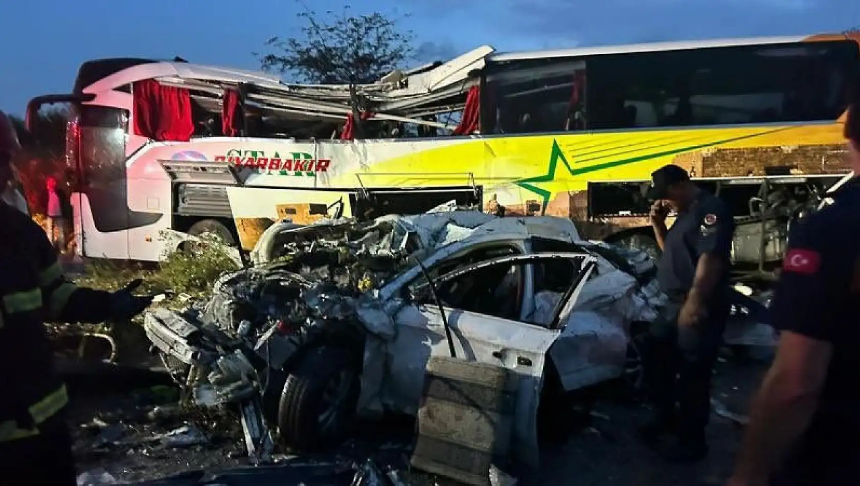 Mersin-Adana Yolunda Zincirleme Kaza - Çok Sayıda Ölü ve Yaralı Bulunuyor!