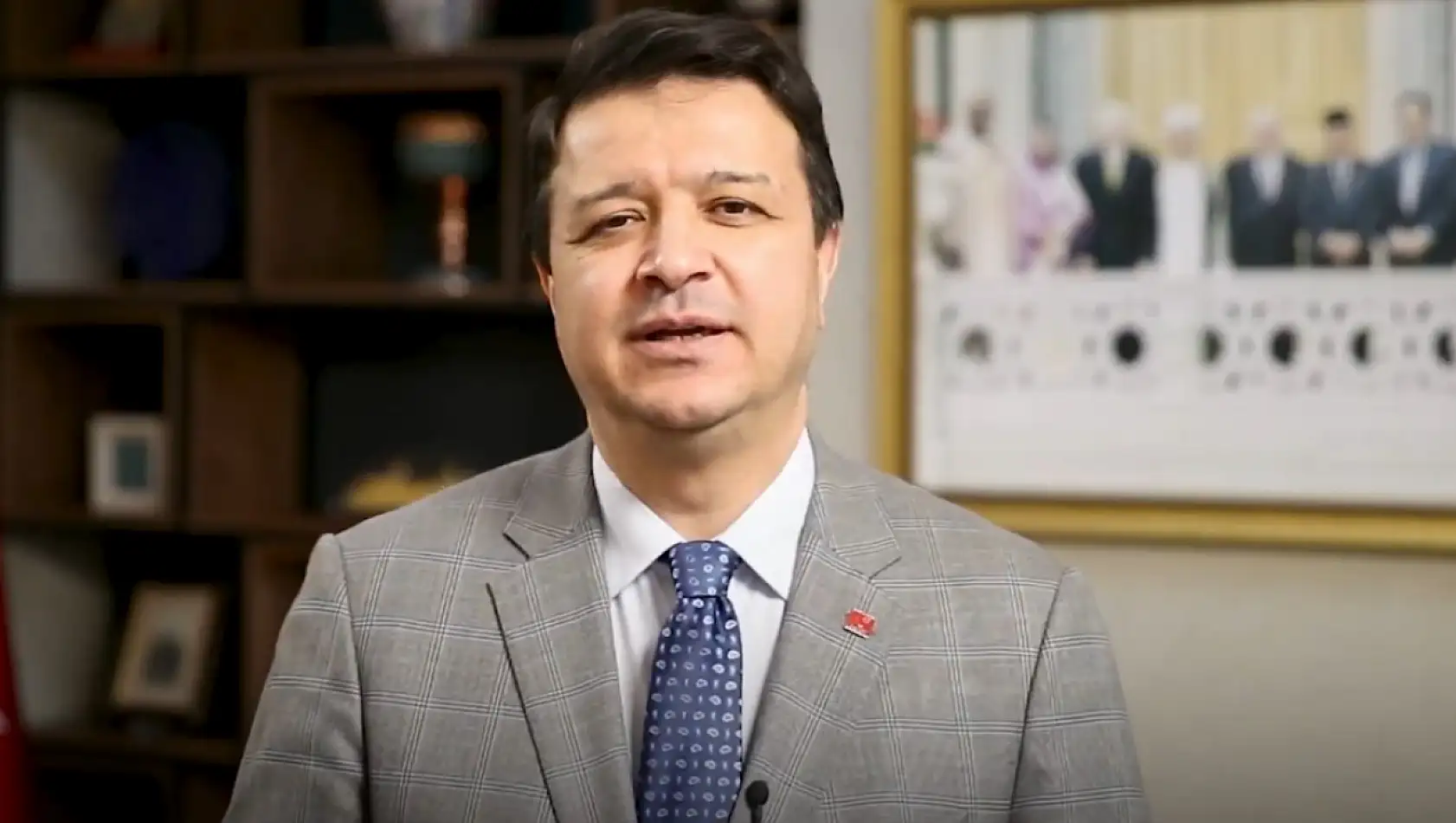 Mezuniyette ayetli pankart açan genç hukukçuya Genel Başkandan destek!