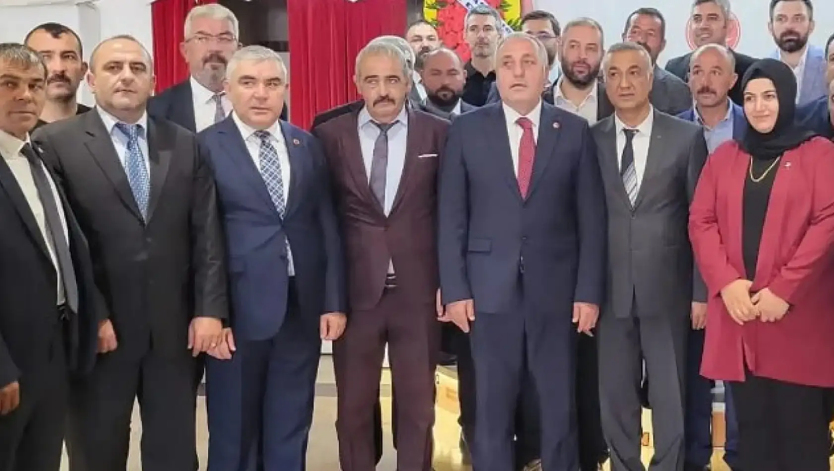 MHP'de hangi ilçenin 10 yıllık başkanı değişti?