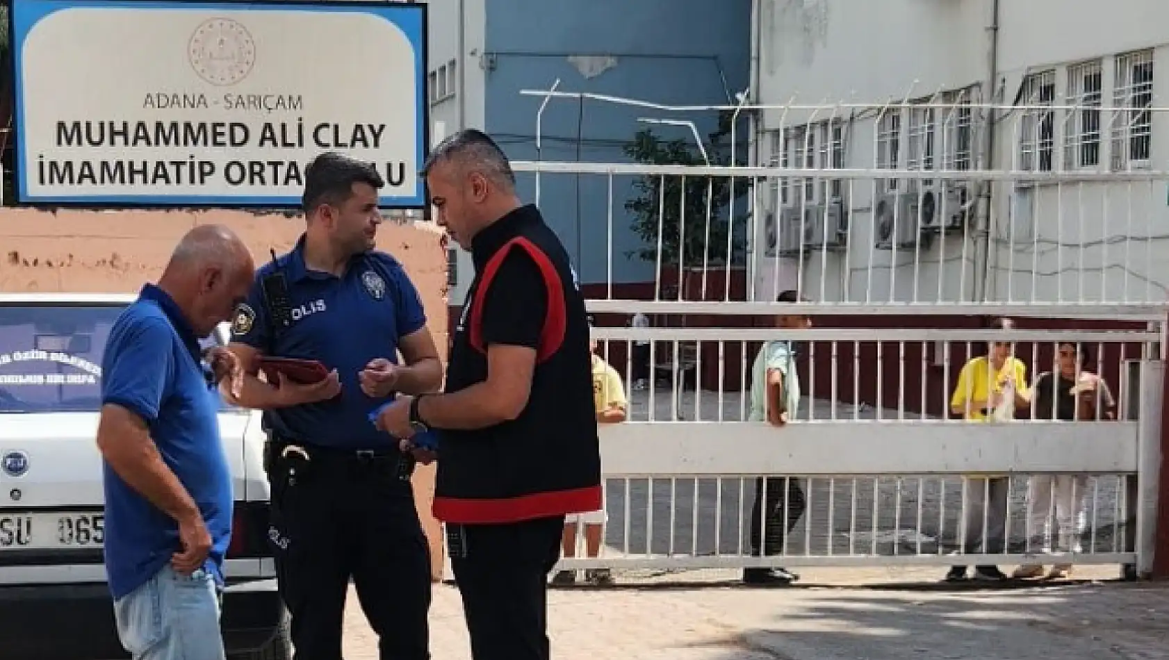 Okul çevresi polislerin gözetiminde!