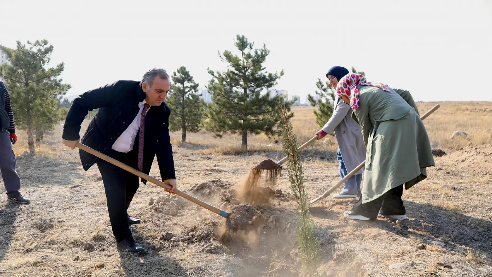 Rektör Altun: 'Yeşil bir memleket için fidan dikmeye devam'