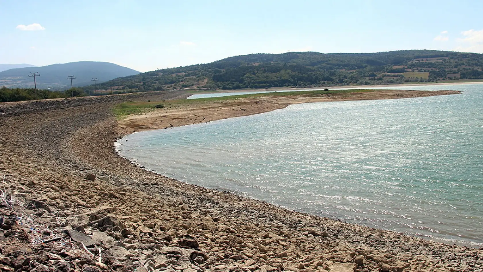 Sadece 4 aylık su kaldı: Haberi duyan kovaları doldurmaya başladı