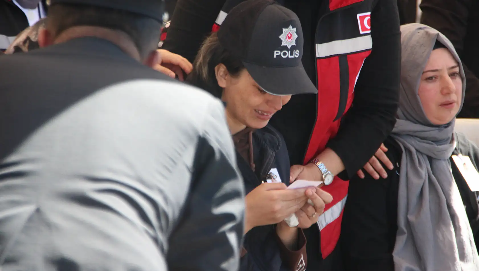 Şehit polis için tören düzenlendi. Gözyaşları sel oldu