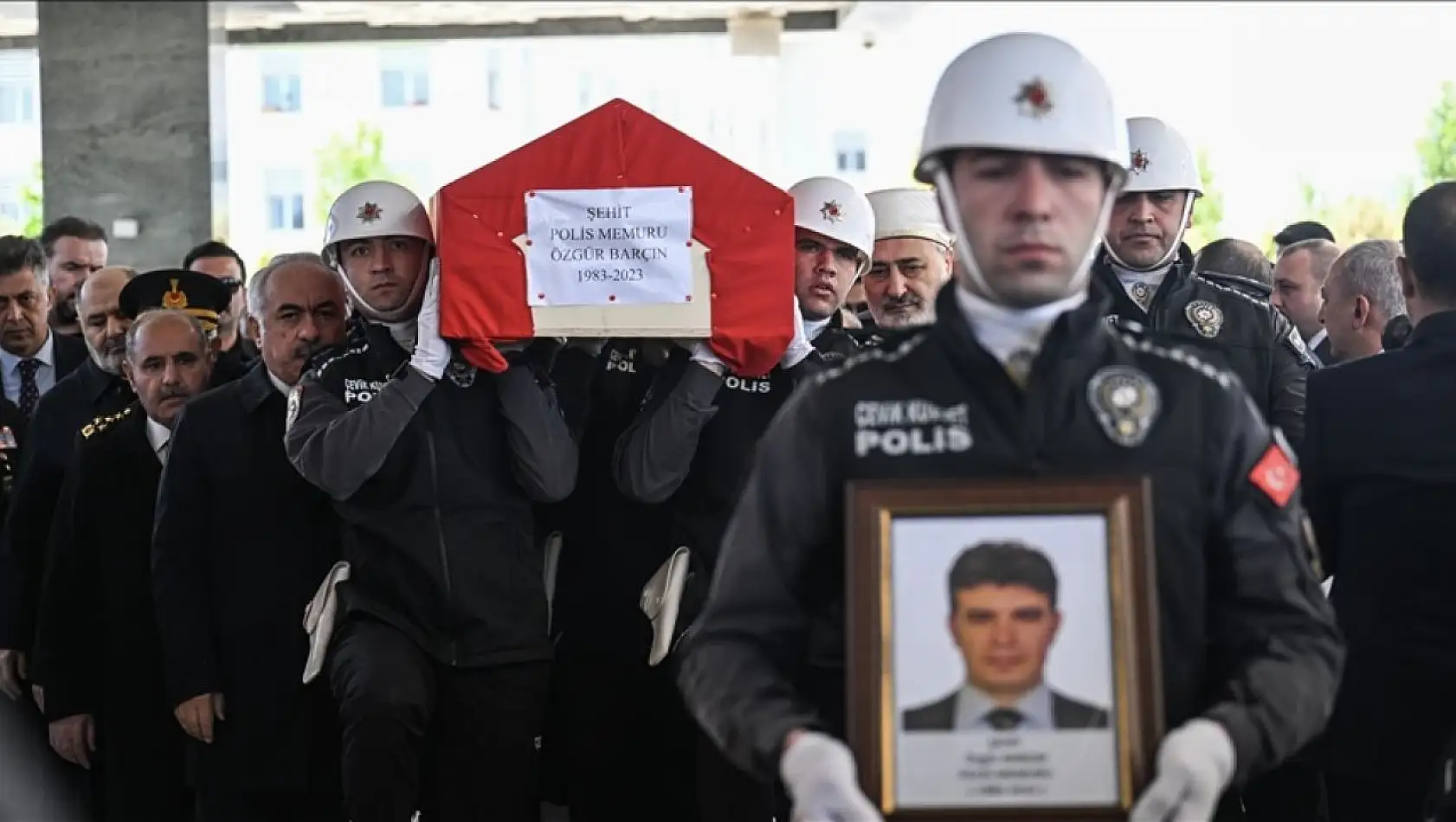 Şehit polis memurları son yolculuğuna uğurlandı