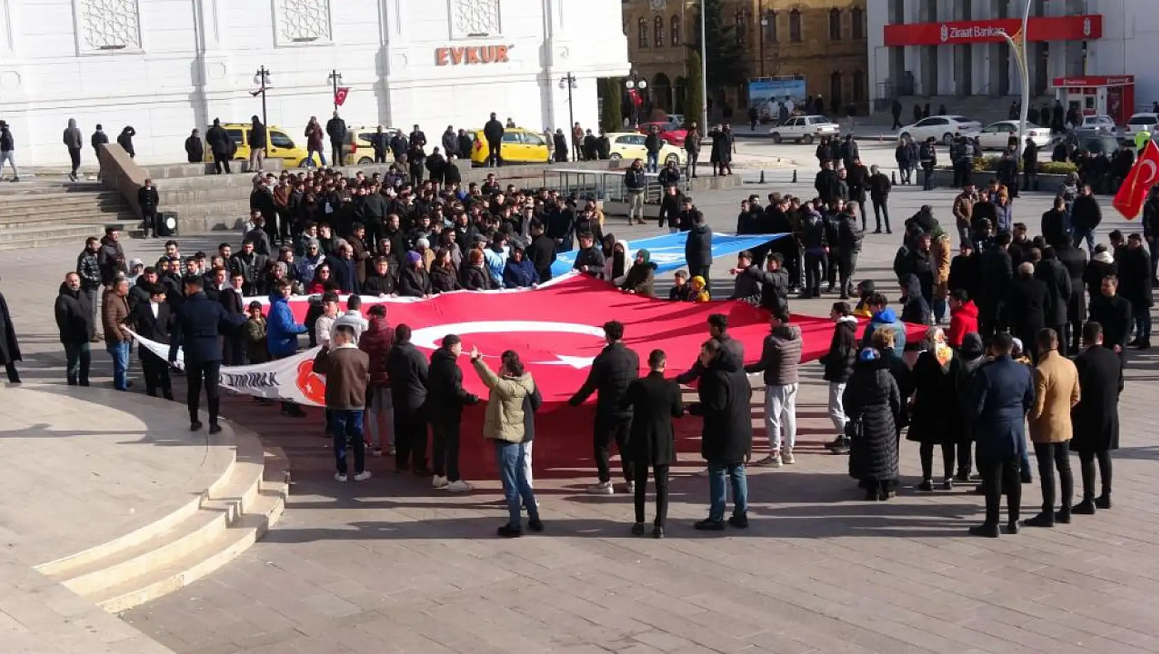 Şehitler için tek yürek oldular!