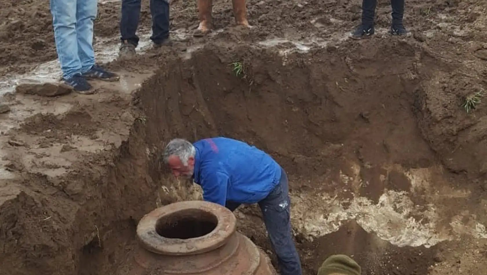 Tomarza'da tarihi küp bulundu