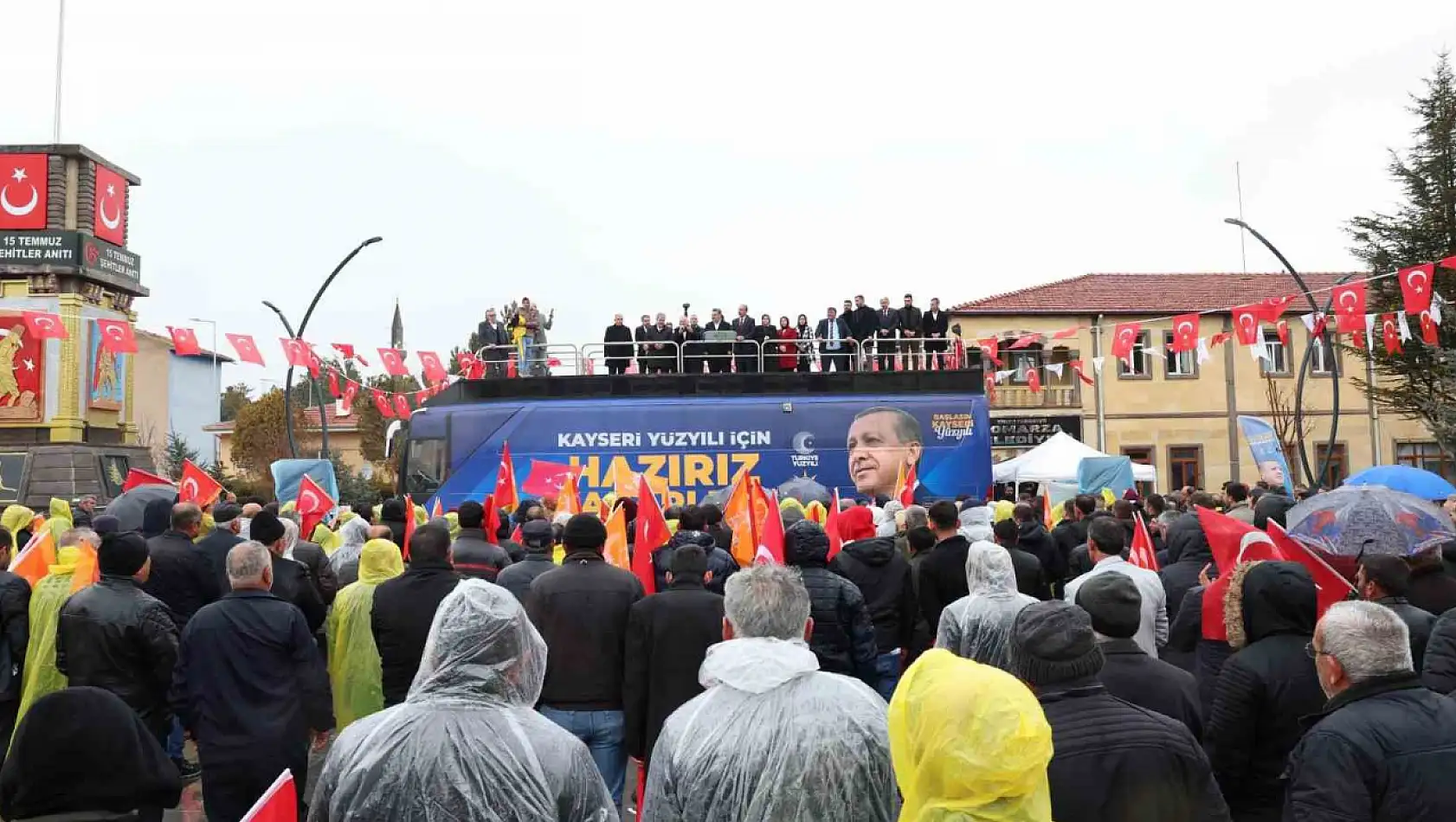 Büyükkılıç meşalelerle karşılandı