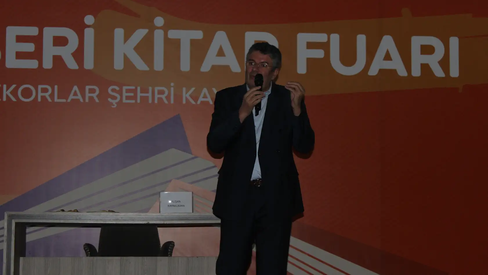 Yazar Kapaklıkaya  Kayseri Kitap Fuarında