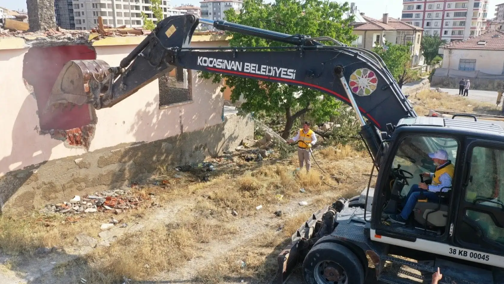 Yıldızevler'e ilk kepçe vuruldu! Bakın kepçeyi kim kullandı?